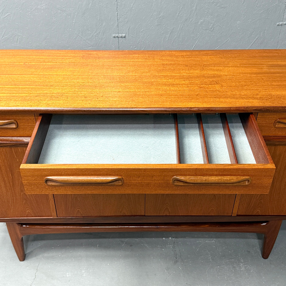 
                      
                        G-PLAN(ジープラン) / Fresco Sideboard フレスコ サイドボード (502)
                      
                    