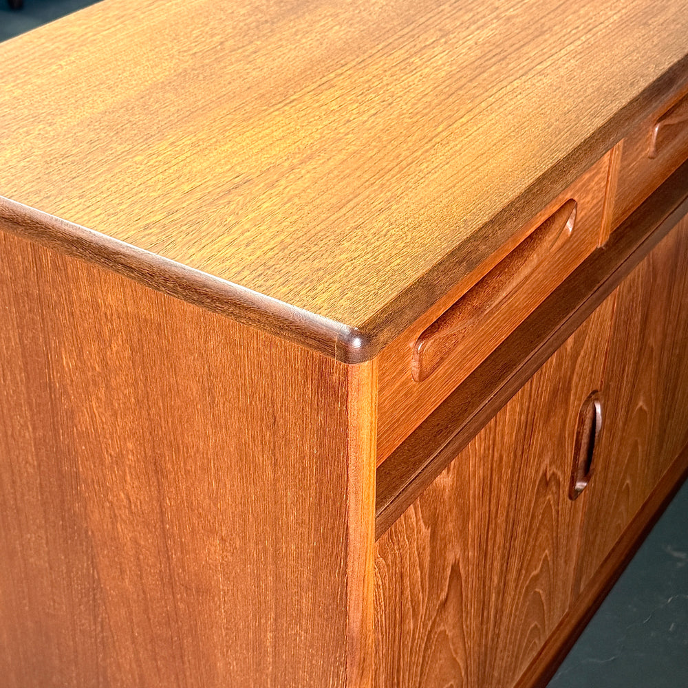 
                      
                        G-PLAN(ジープラン) / Fresco Sideboard フレスコ サイドボード (504)
                      
                    