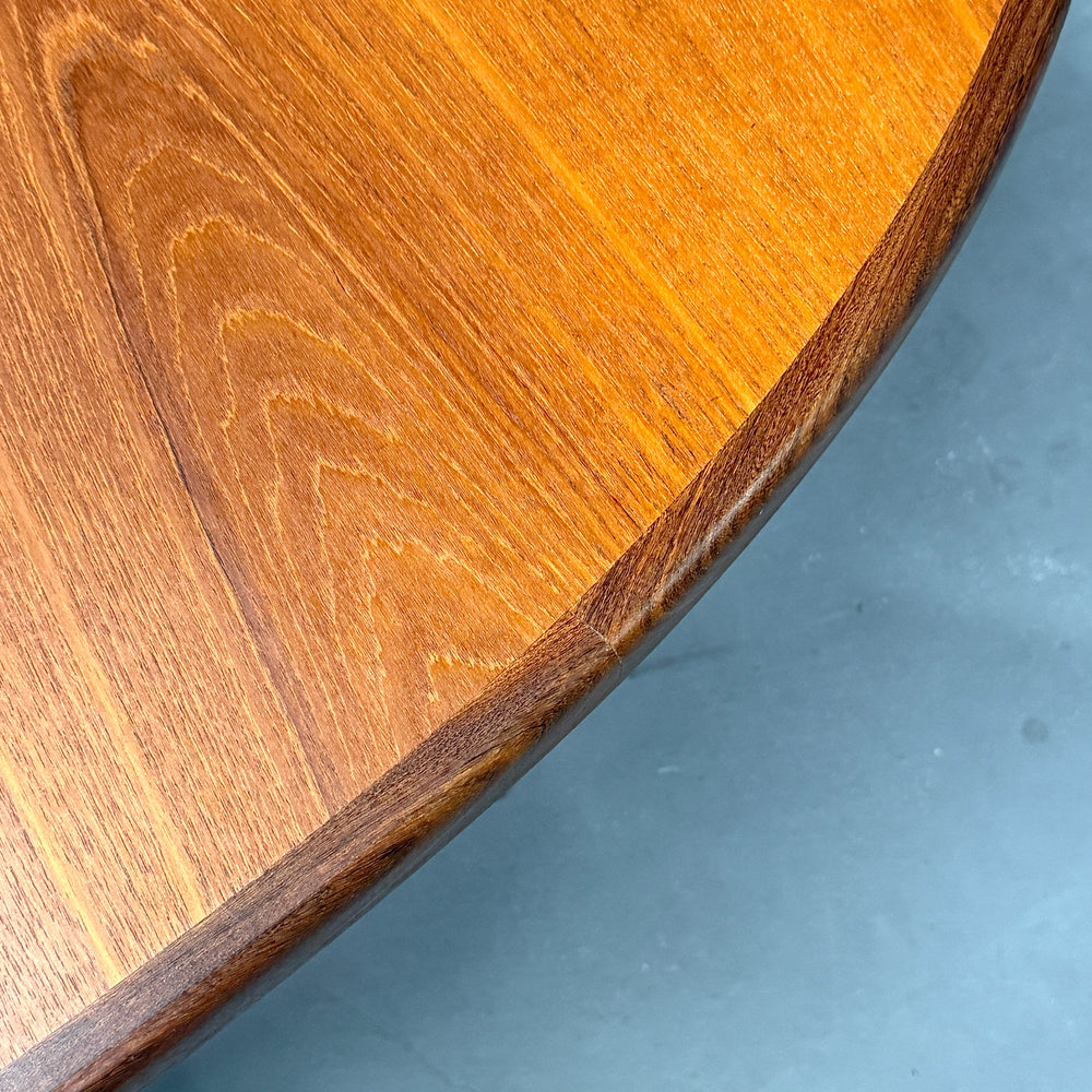 
                      
                        G-PLAN(ジープラン) / WHALE TAILE OVAL TABLE ホエールレッグ オーバルダイニングテーブル (401)
                      
                    