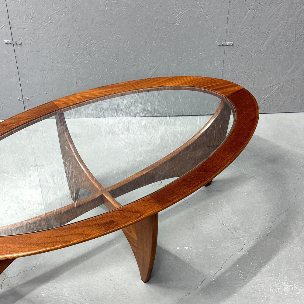 
                      
                        G-PLAN(ジープラン) / Astro oval coffee table アストロ オーバルコーヒーテーブル (402)
                      
                    