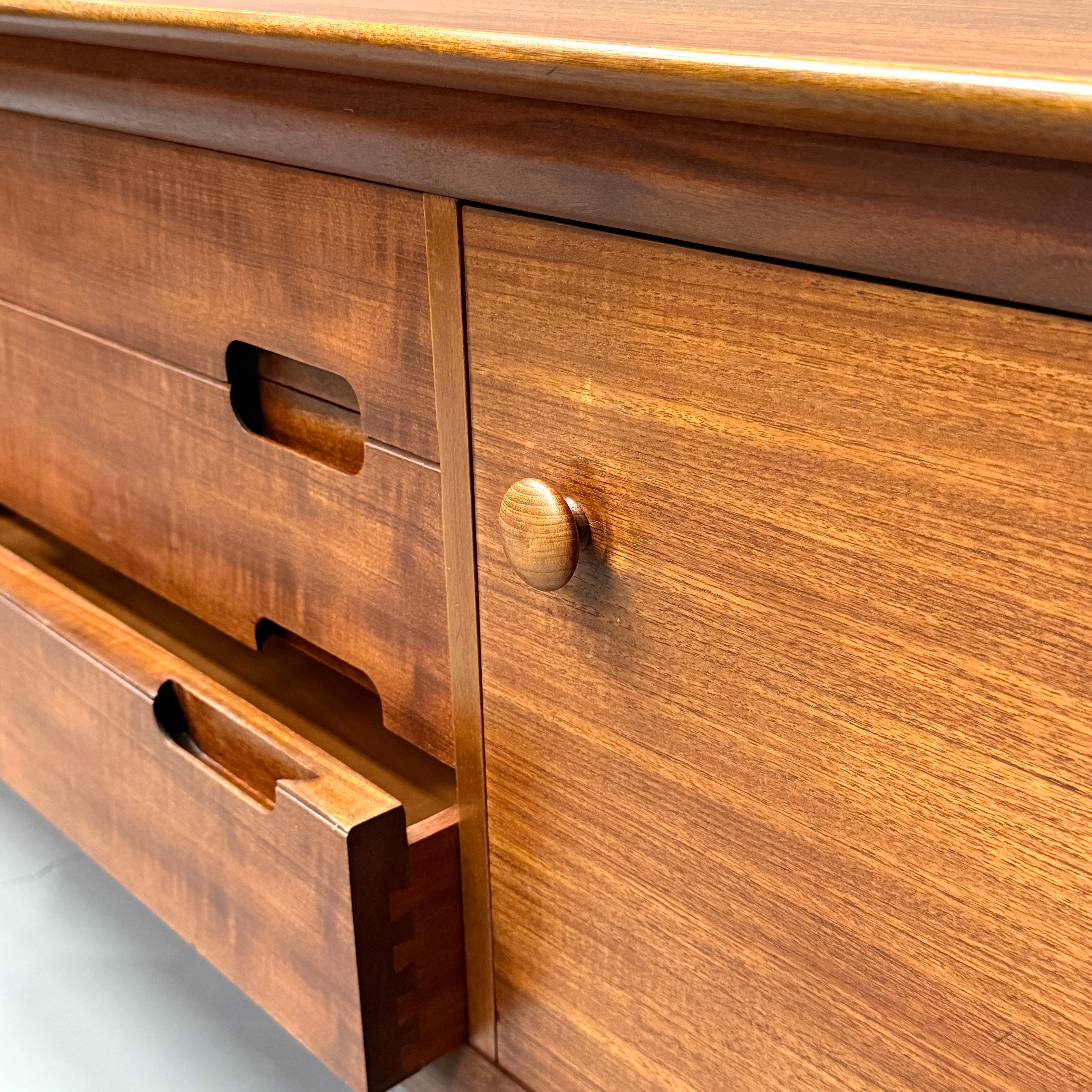 Younger(ヤンガー) / “Fonseca” Sideboard フォンセカ サイドボード