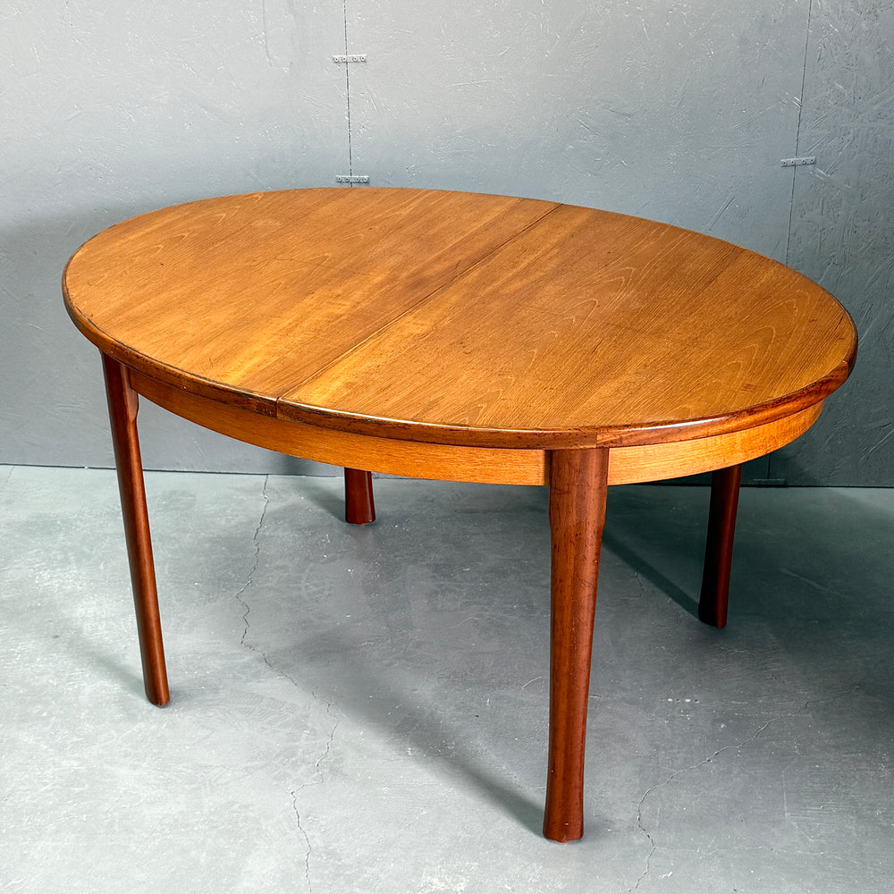 
                      
                        VINTAGE TEAK OVAL TABLE チークオーバルテーブル (401)
                      
                    