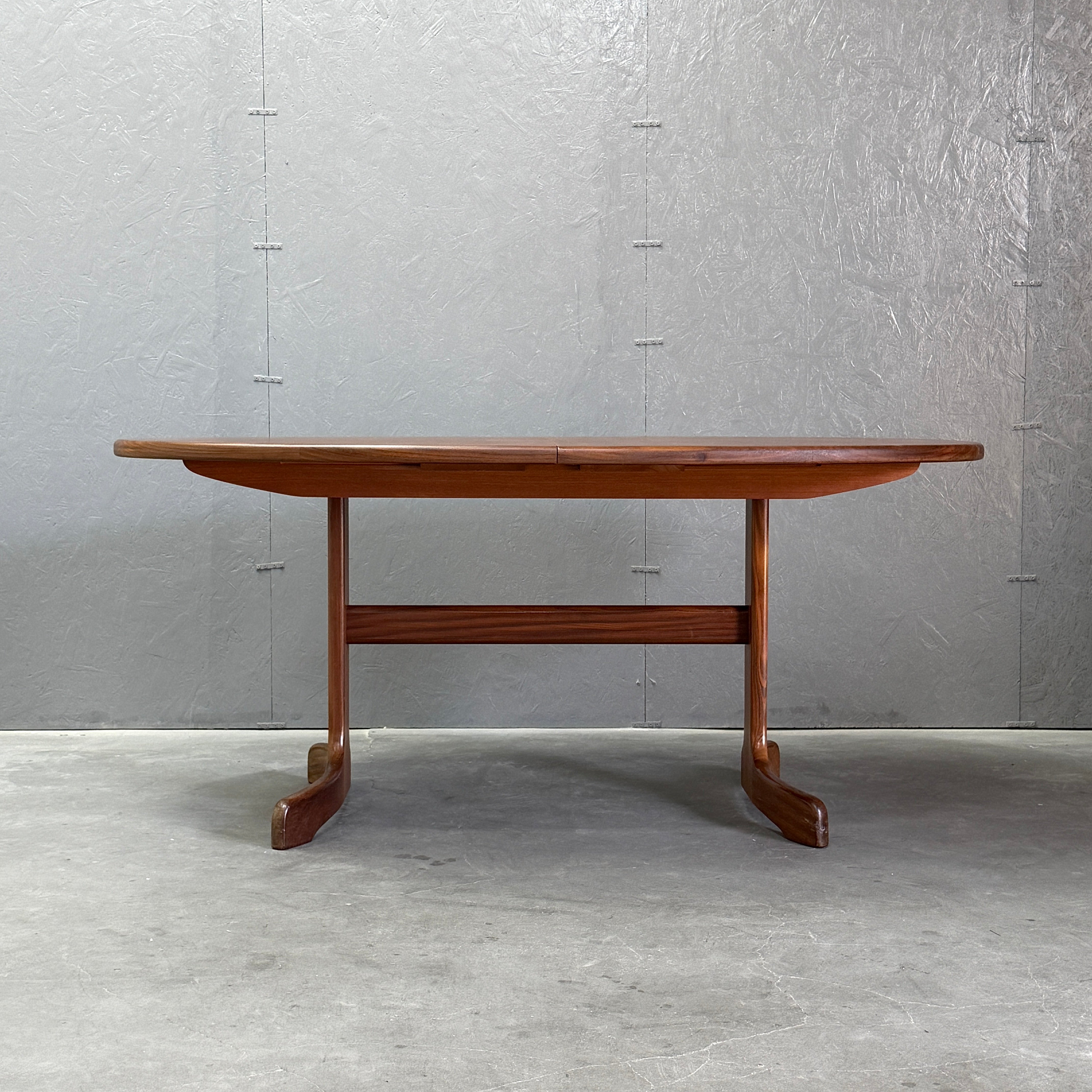 G-PLAN(ジープラン) / WHALE TAILE OVAL TABLE ホエールレッグ