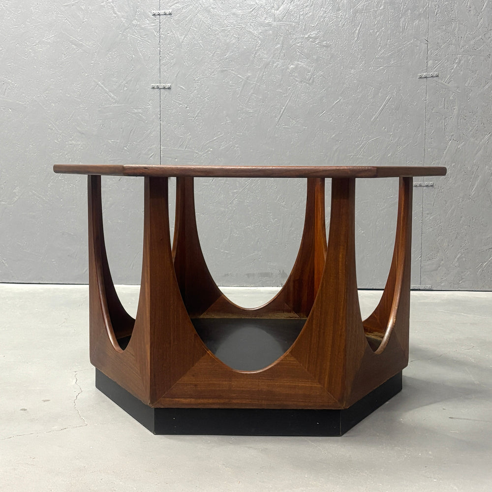
                      
                        G-PLAN(ジープラン) /HEXAGONAL COFFEE TABLE ヘキサゴナル コーヒーテーブル (401)
                      
                    