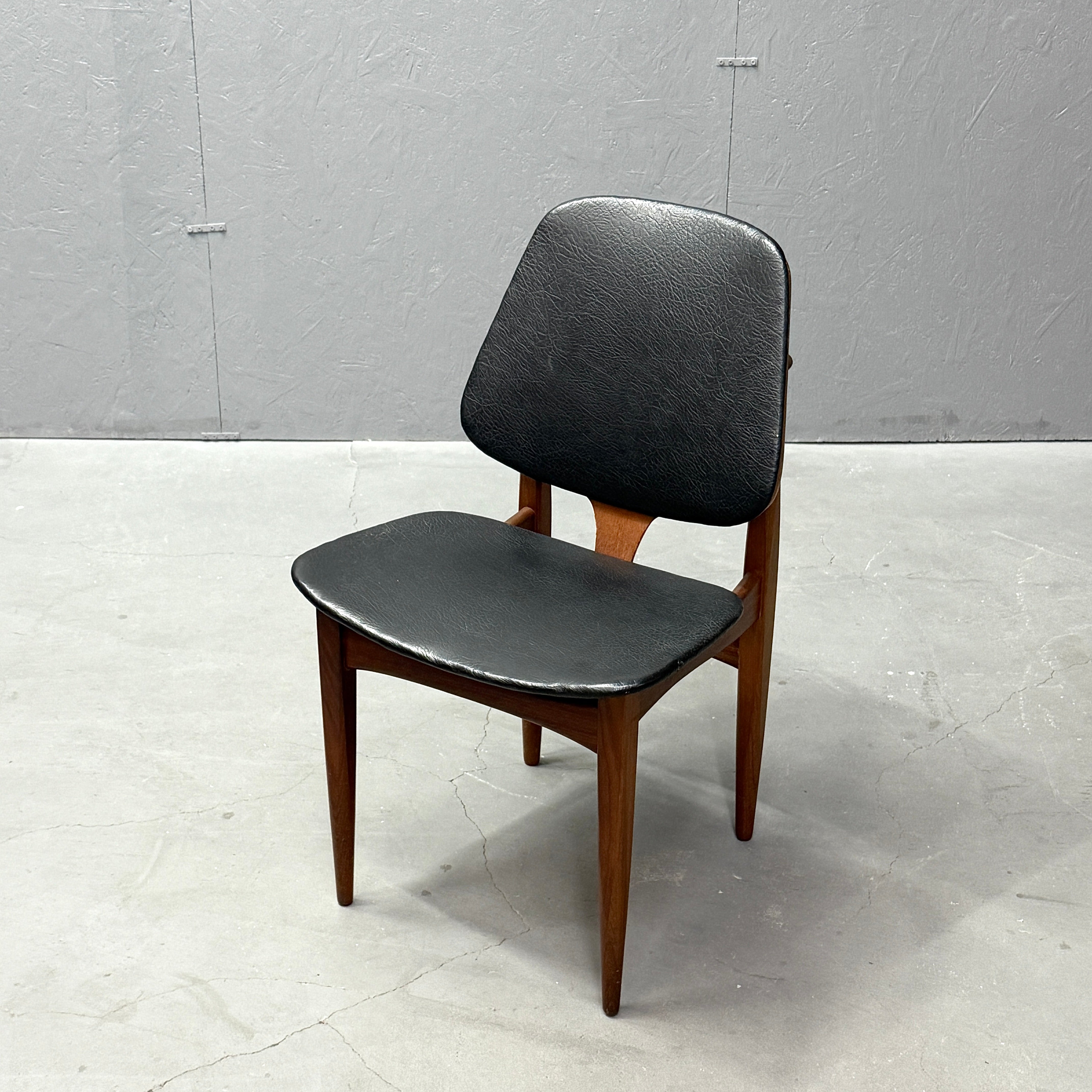 Elliots of Newbury(EON) ヴィンテージチェア (504) Elliots of Newbury(EON) / VINTAGE CHAIR ヴィンテージチェア (504