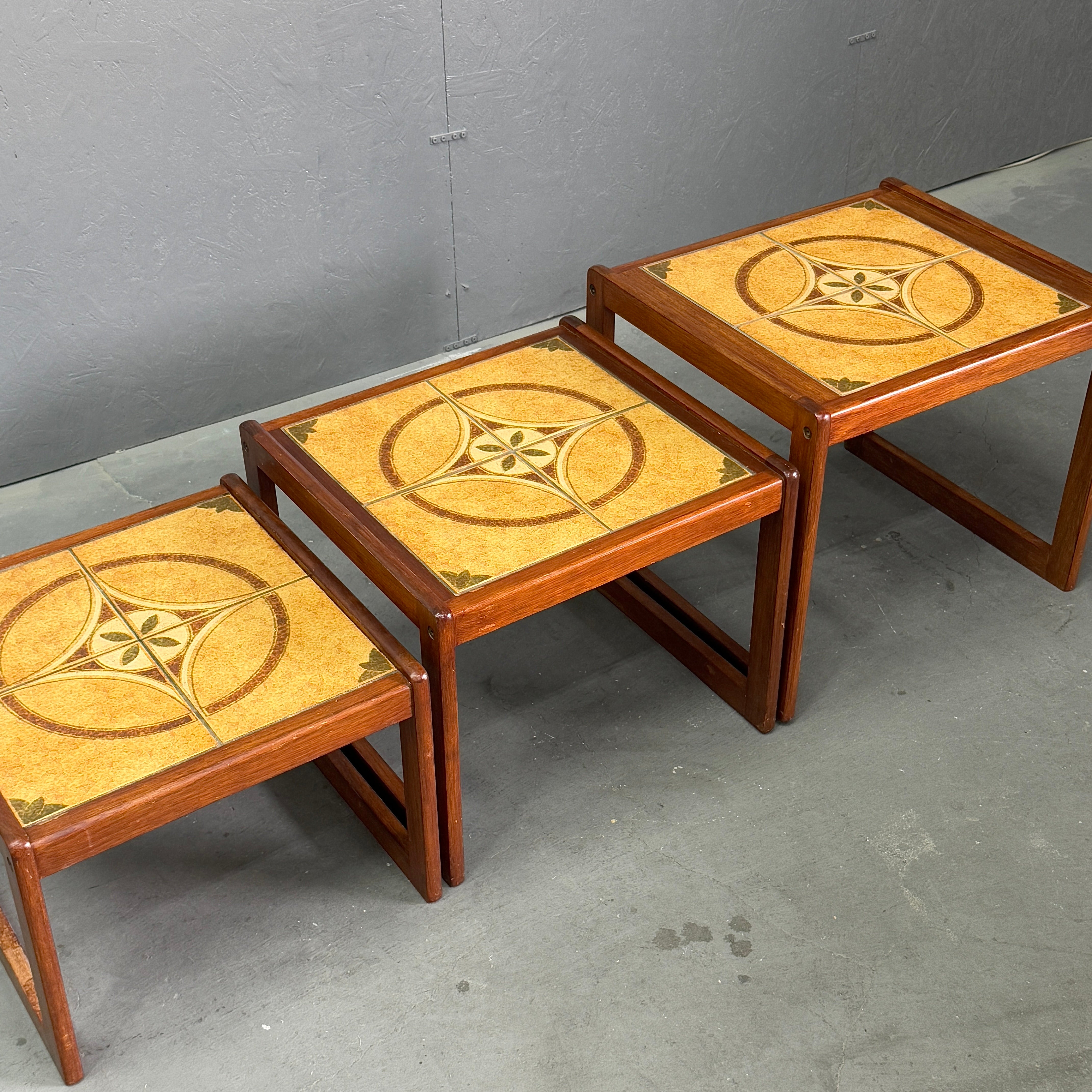 Vintage Teak Tile-Top Nest Table ヴィンテージ タイルトップ ネスト
