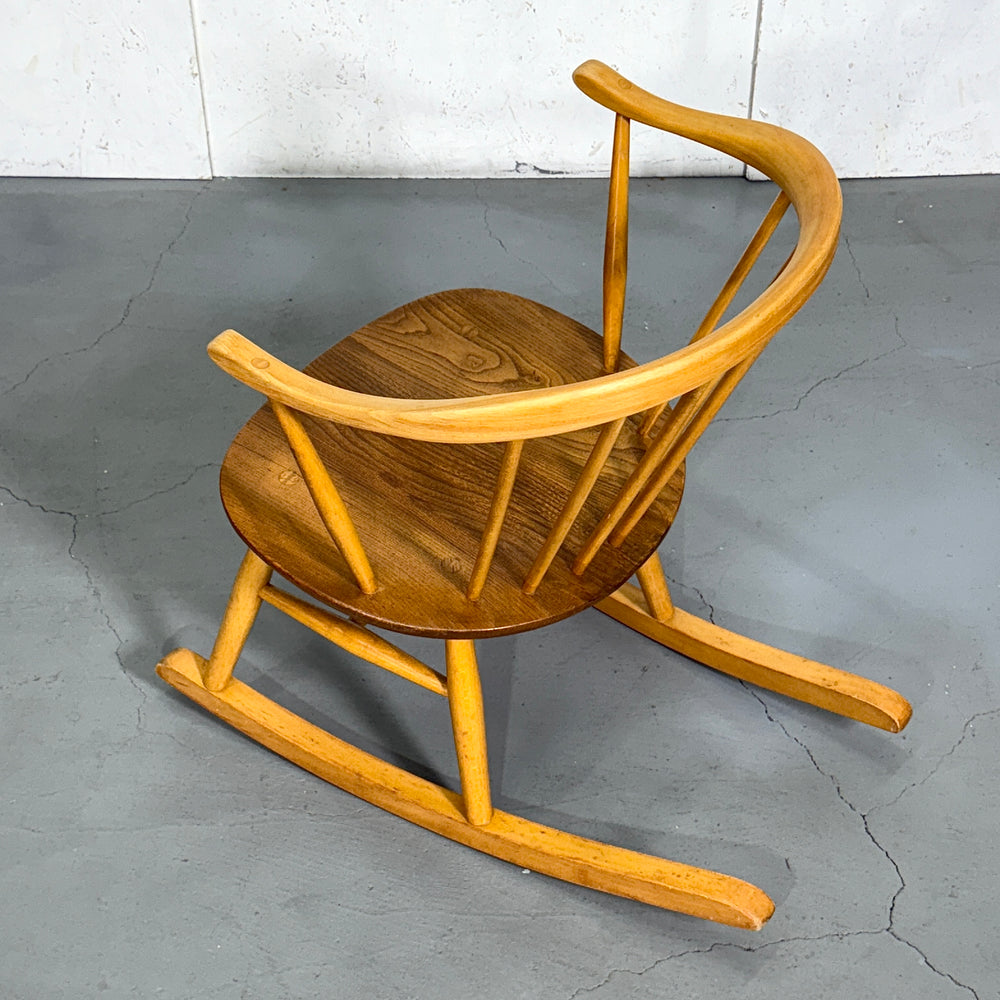 
                      
                        ERCOL(アーコール) COWHORN ROCKING CHAIR / カウホーン ロッキングチェア (301)
                      
                    