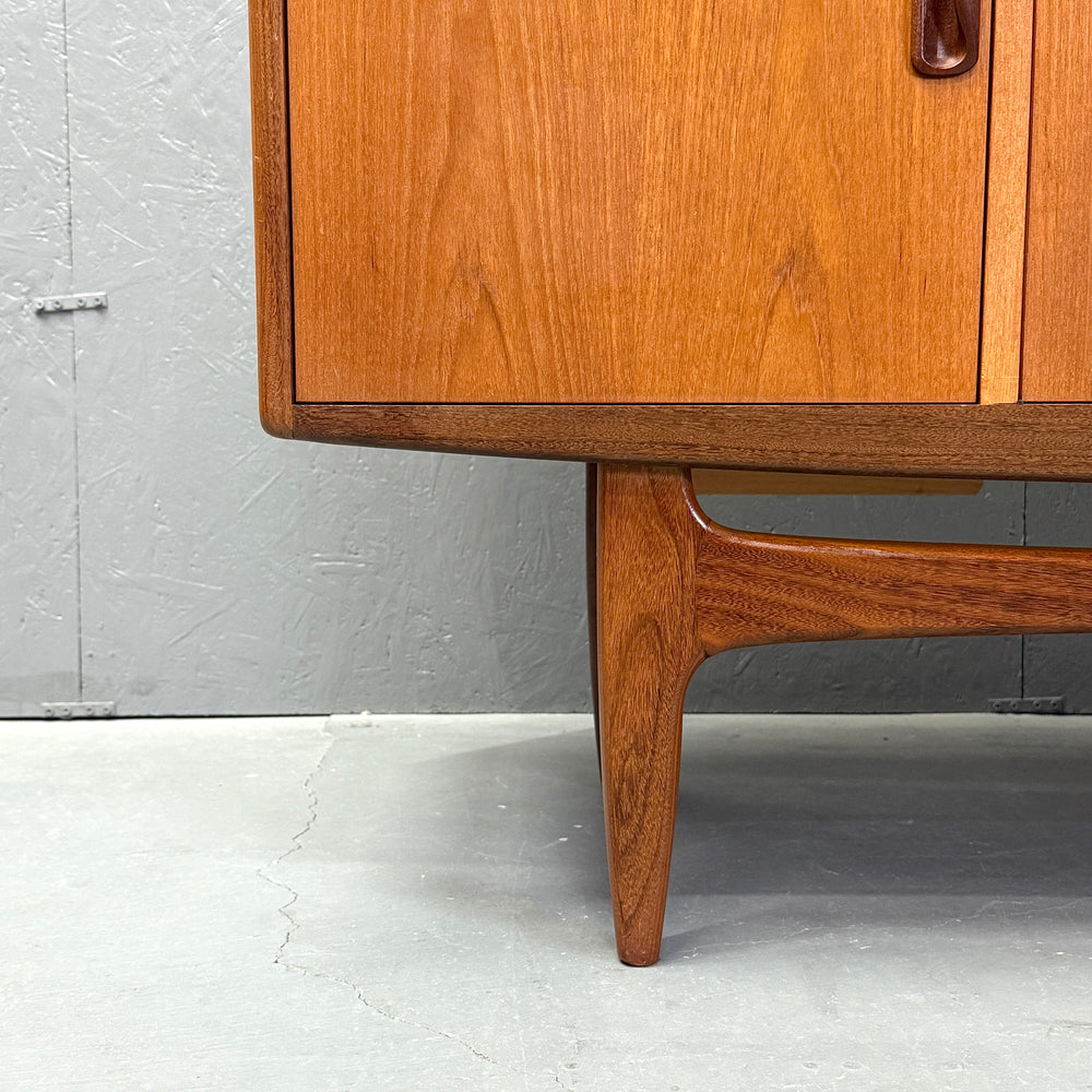 
                      
                        G-PLAN(ジープラン) / Fresco Sideboard フレスコ サイドボード (501)
                      
                    