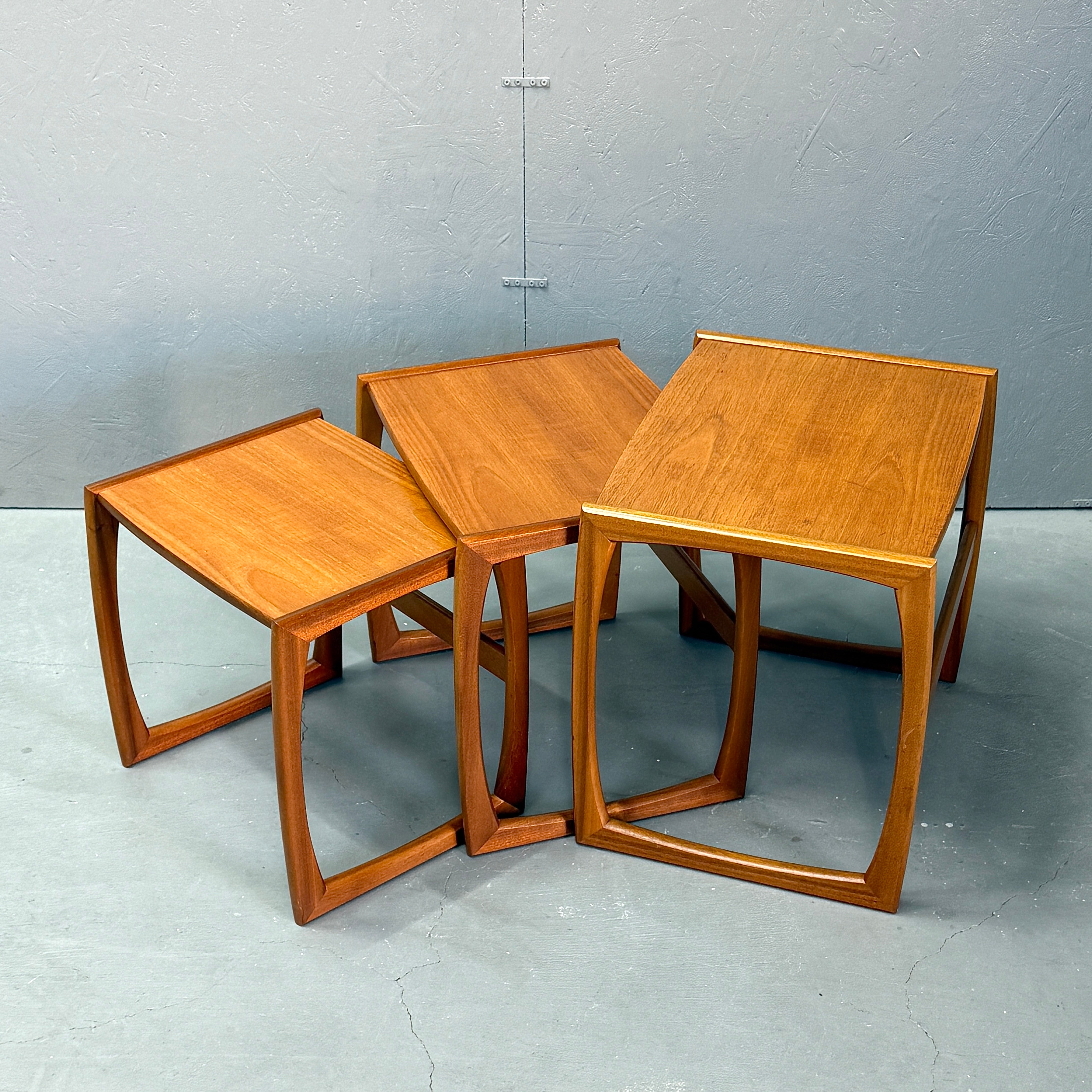 ノーウェアライクホーム KUURO ネストテーブル チーク材 ウッド テーブル Teak Nest of Tables チーク ネストテーブル – NONOR FURNITURE