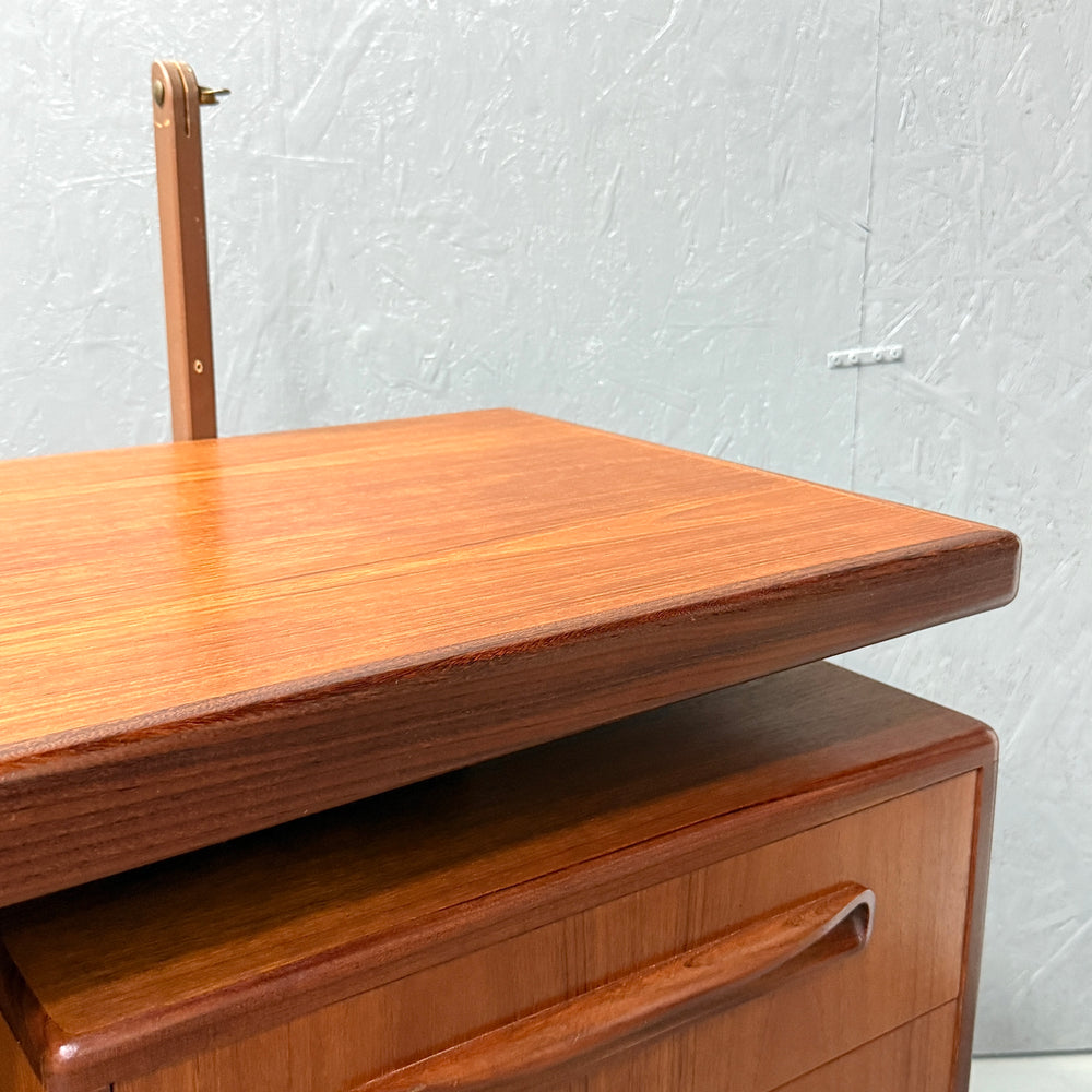 
                      
                        G-PLAN(ジープラン) / DRESSER ドレッサー (501)
                      
                    