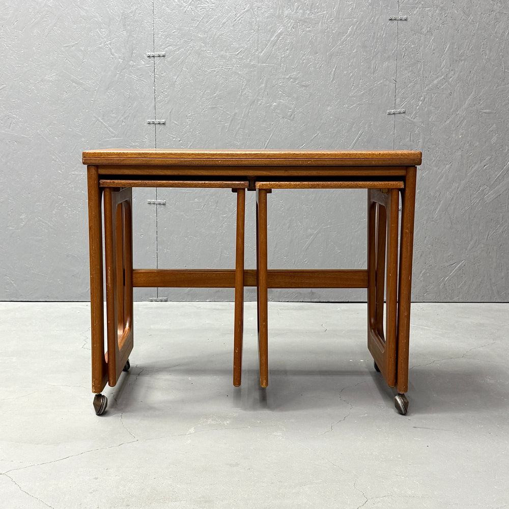 
                      
                        A.H.McINTOSH(マッキントッシュ) / Nest table ネストテーブル (402)
                      
                    