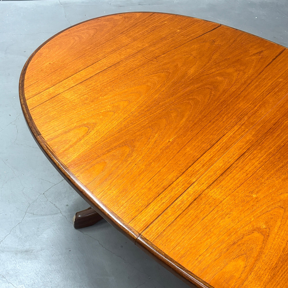 
                      
                        G-PLAN(ジープラン) / WHALE TAILE OVAL TABLE ホエールレッグ オーバルダイニングテーブル (301)
                      
                    