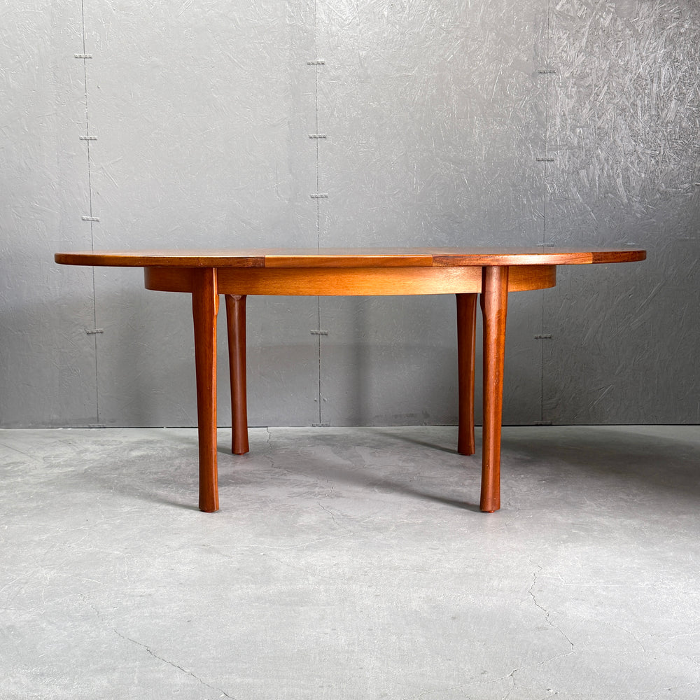 
                      
                        VINTAGE TEAK OVAL TABLE チークオーバルテーブル (401)
                      
                    