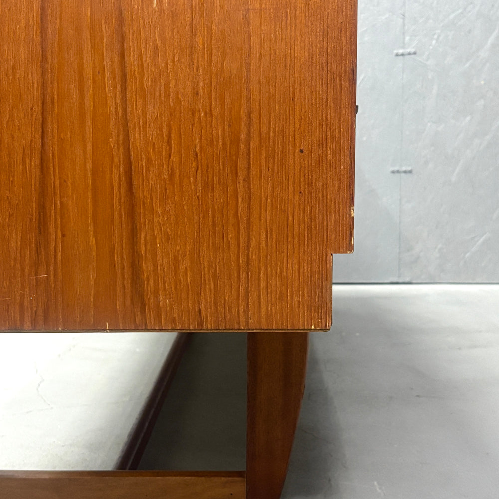 
                      
                        Stonehill(ストーンヒル) / Vintage Sideboard (401)
                      
                    