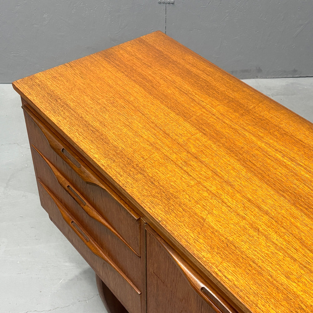
                      
                        Stonehill(ストーンヒル) / Vintage Sideboard (401)
                      
                    