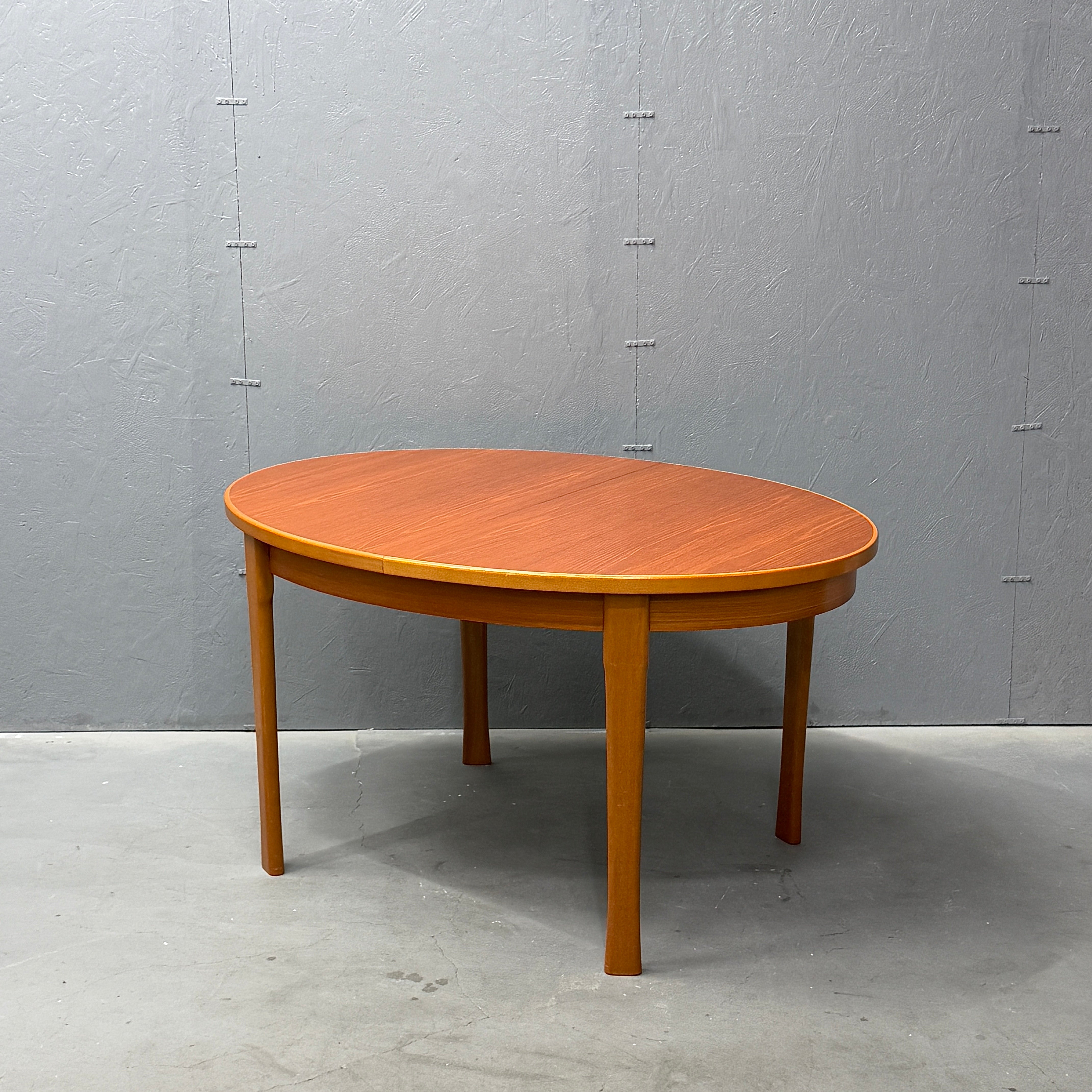英国 ヴィンテージ チークオーバルテーブル (601) VINTAGE TEAK OVAL TABLE チークオーバルテーブル (601) – NONOR FURNITURE