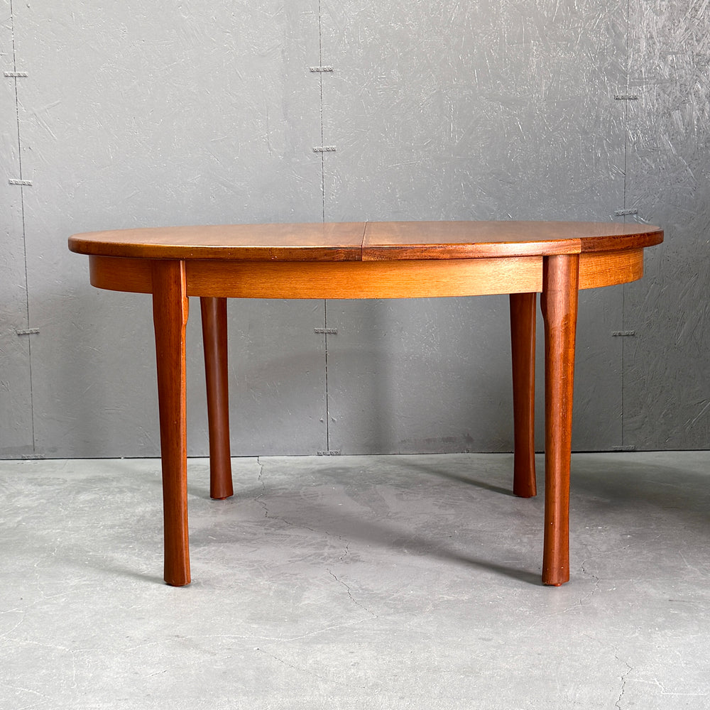 
                      
                        VINTAGE TEAK OVAL TABLE チークオーバルテーブル (401)
                      
                    