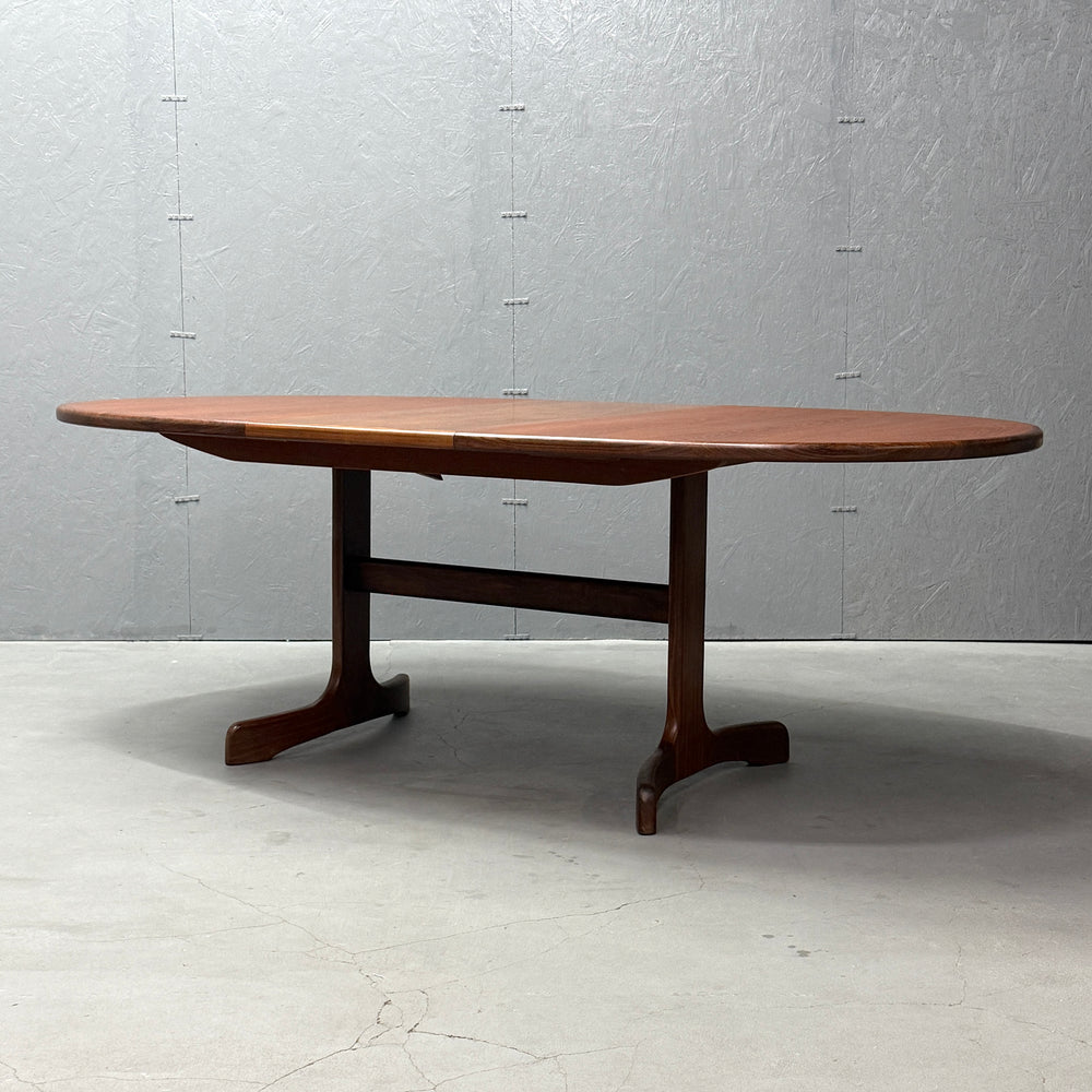 
                      
                        G-PLAN(ジープラン) / WHALE TAILE OVAL TABLE ホエールレッグ オーバルダイニングテーブル (401)
                      
                    