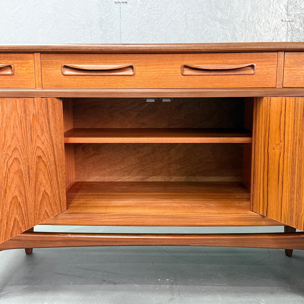 
                      
                        G-PLAN(ジープラン) / Fresco Sideboard フレスコ サイドボード (504)
                      
                    