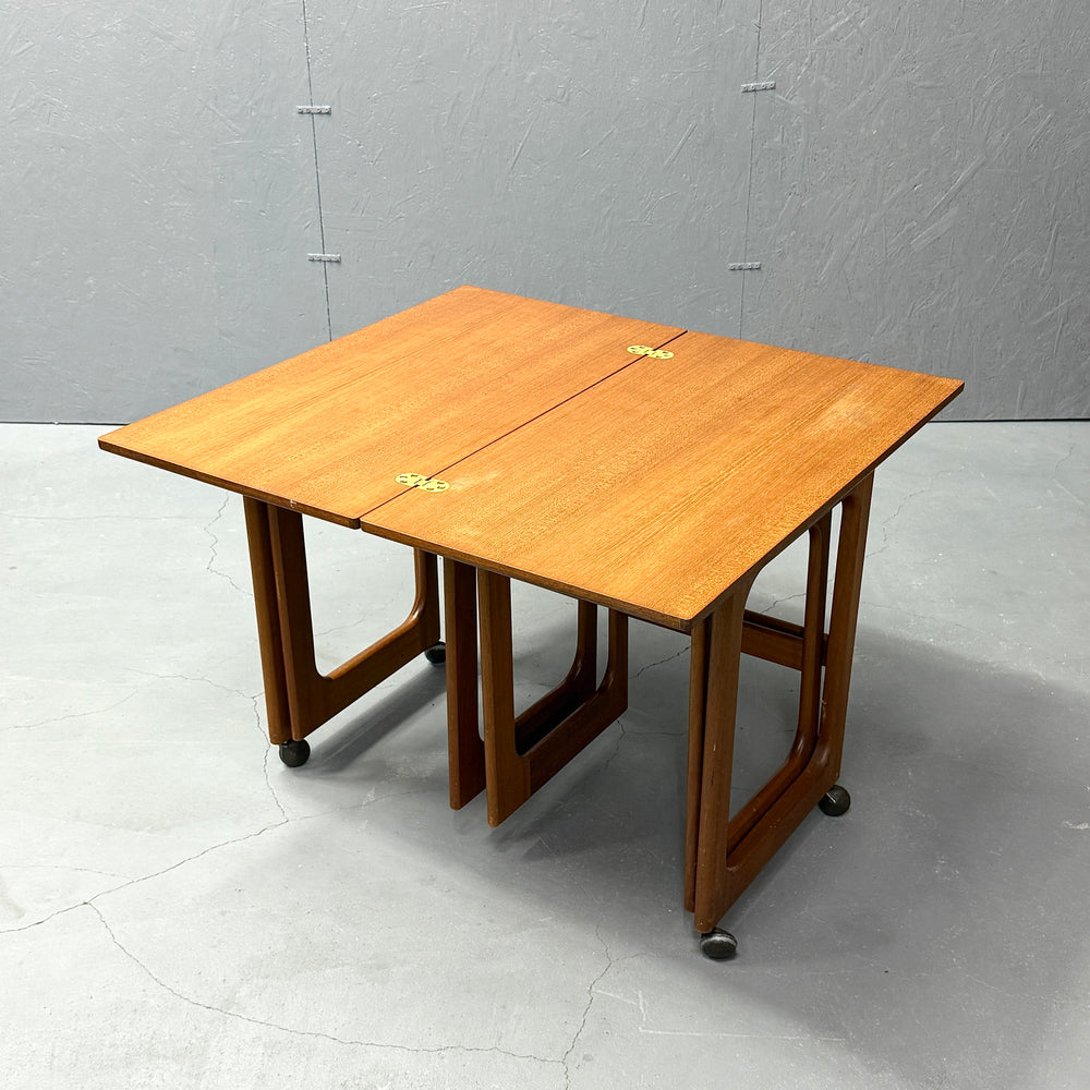 
                      
                        A.H.McINTOSH(マッキントッシュ) / Nest table ネストテーブル (402)
                      
                    