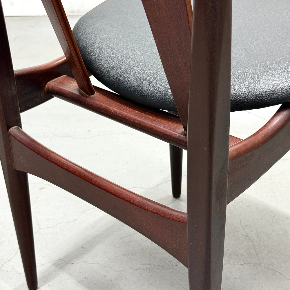 
                      
                        Elliots of Newbury(EON) / DINING CHAIR ダイニングチェア (2)
                      
                    
