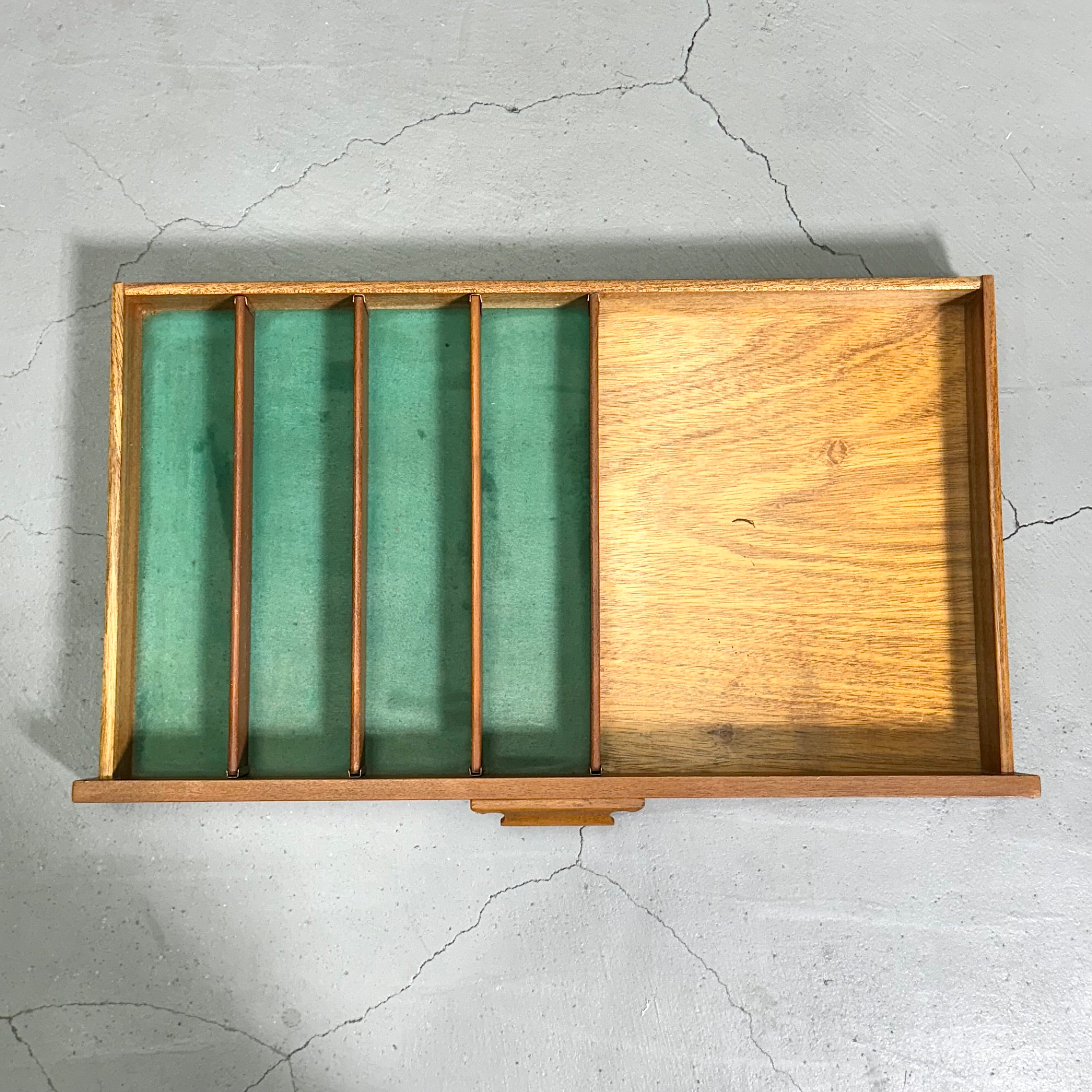 Beautility (ビューティリティ) / ヴィンテージ サイドボード (302