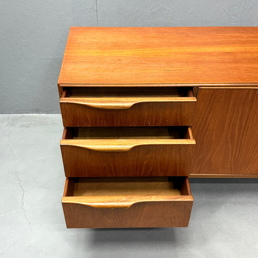 
                      
                        A.H.McINTOSH(マッキントッシュ) /  DUNVEGAN Sideboard (402)
                      
                    