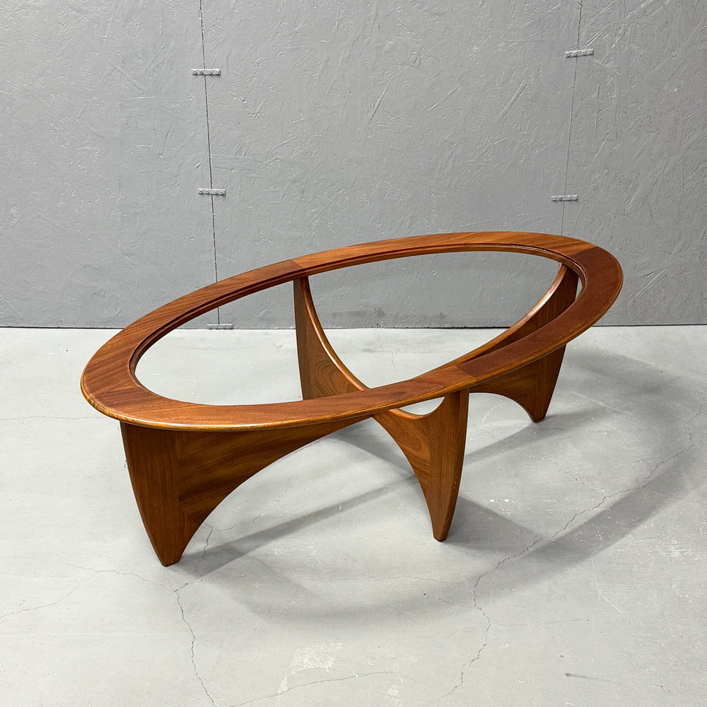
                      
                        G-PLAN(ジープラン) / Astro oval coffee table アストロ オーバルコーヒーテーブル (402)
                      
                    