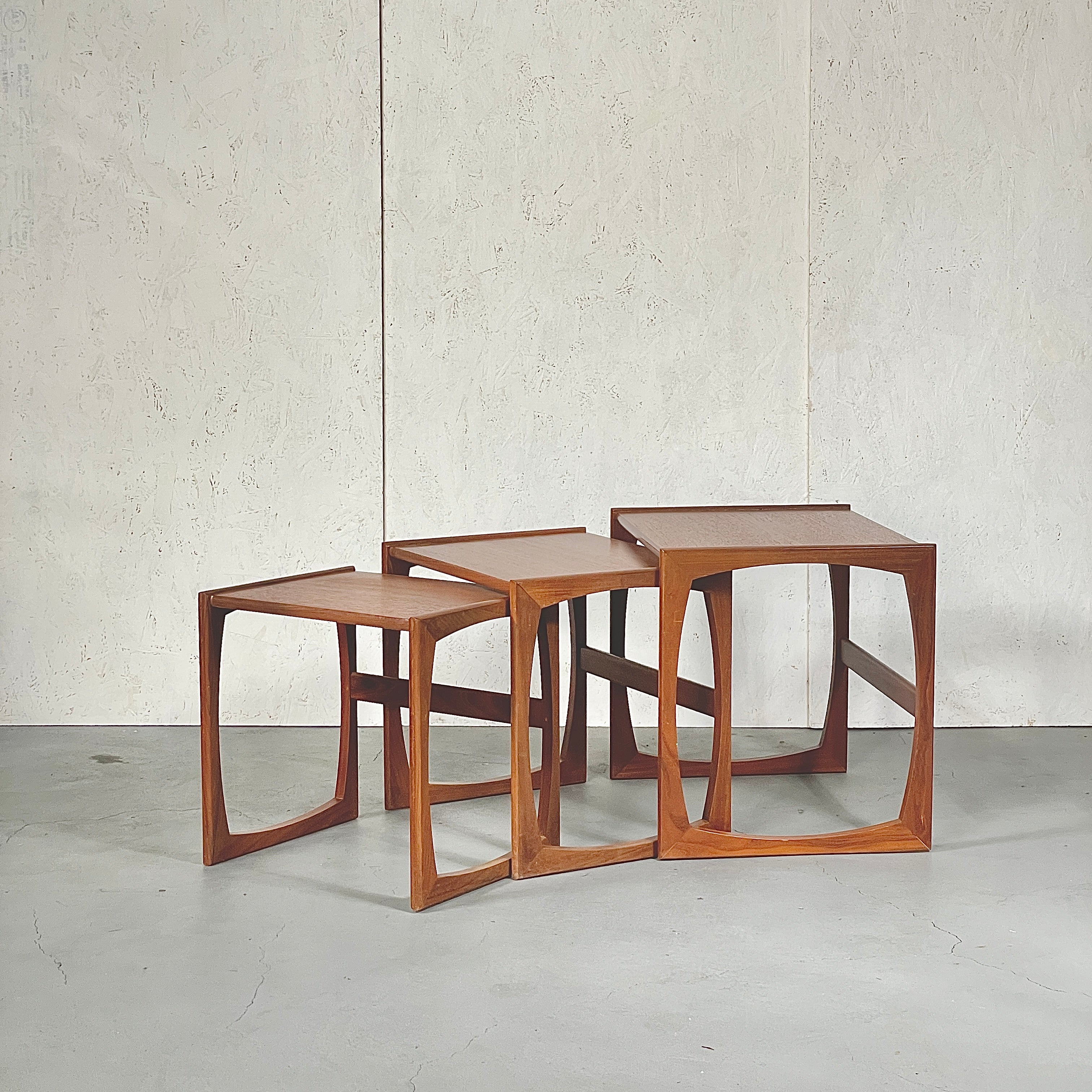 G-PLAN(ジープラン) / QUADRILLE NEST TABLE クアドリル ネストテーブル (1) – NONOR FURNITURE