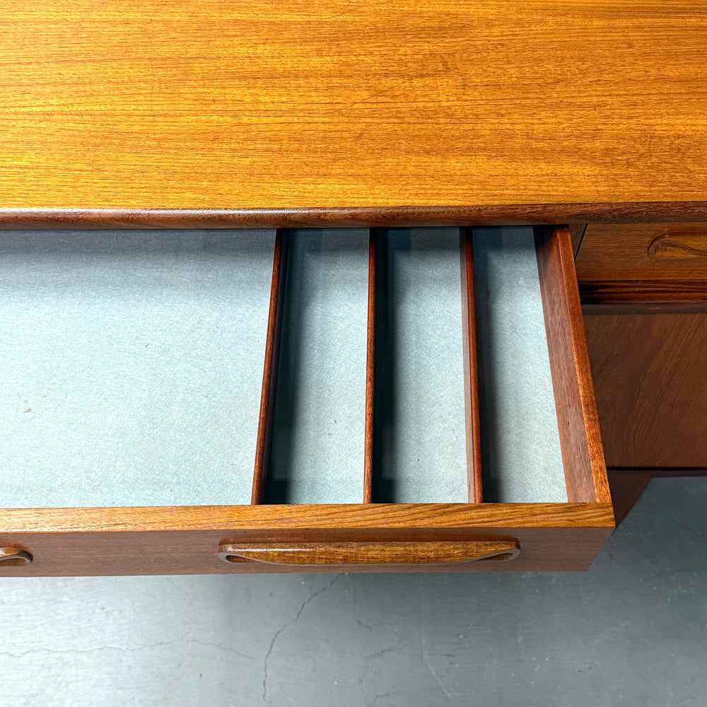 
                      
                        G-PLAN(ジープラン) / Fresco Sideboard フレスコ サイドボード (502)
                      
                    