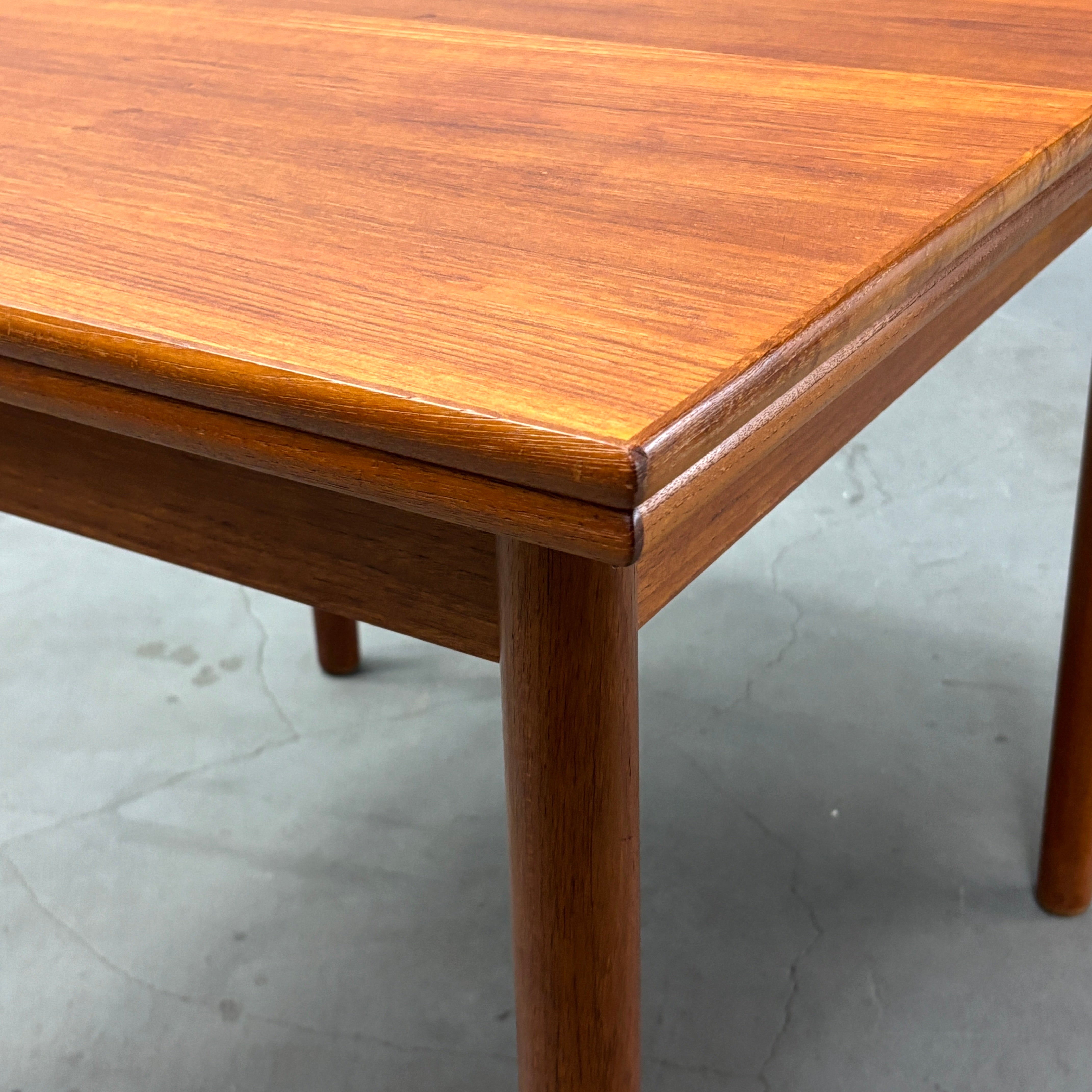 Danish Vintage / Draw-Leaf Dining Table デンマークヴィンテージ
