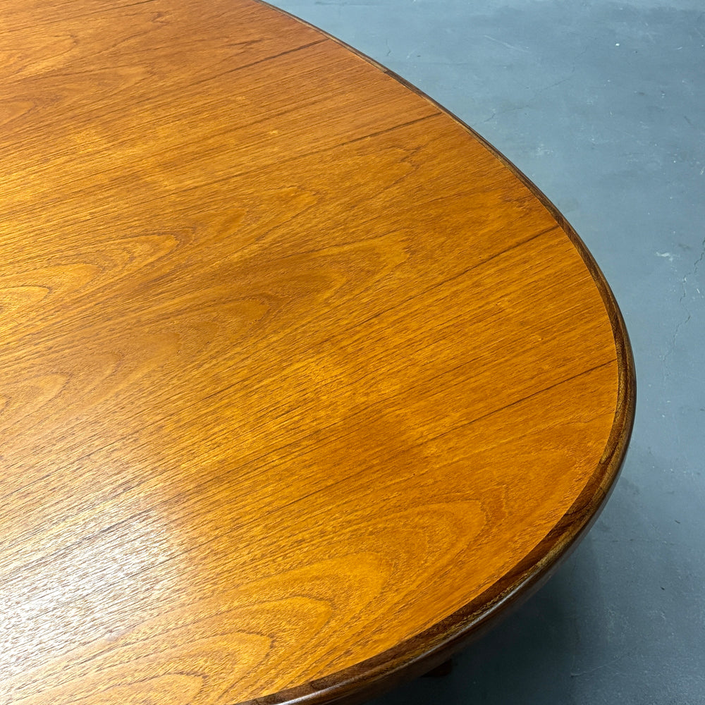 
                      
                        G-PLAN(ジープラン) / WHALE TAILE OVAL TABLE ホエールレッグ オーバルダイニングテーブル (301)
                      
                    