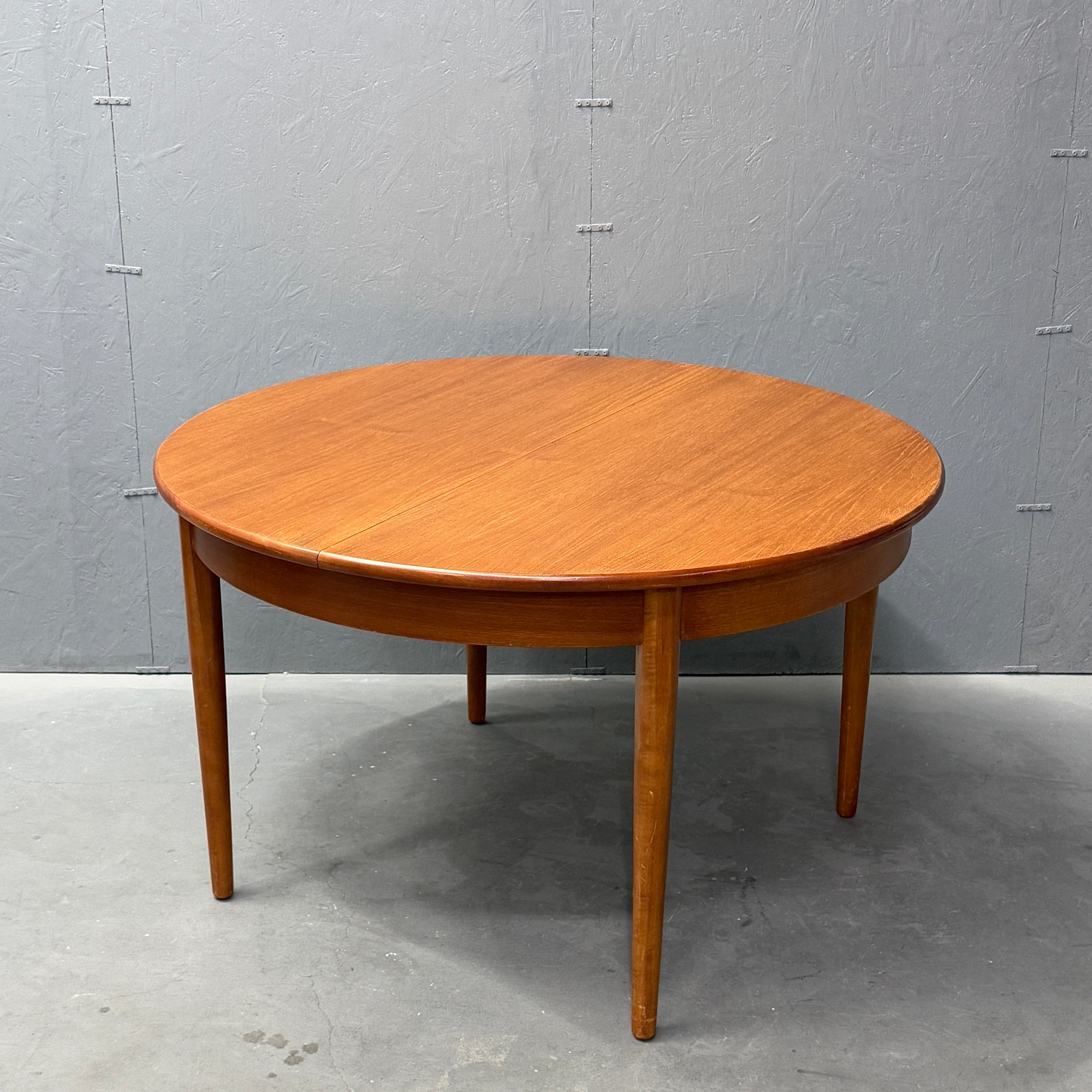 Jentique(ジェンティーク) オーバルエクステンションテーブル (601) Jentique(ジェンティーク) / EXTENSION ROUND TABLE エクステンション