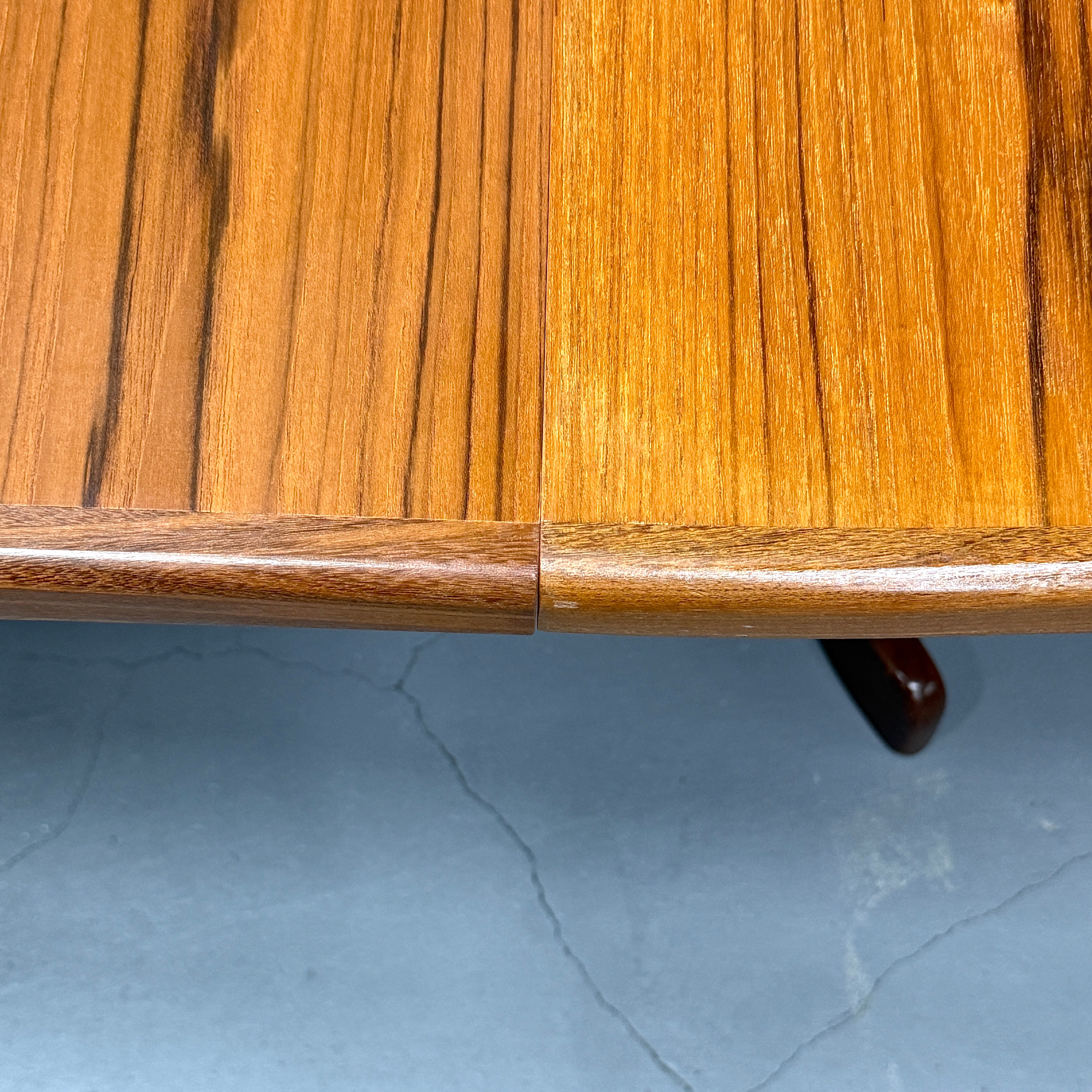 G-PLAN(ジープラン) / WHALE TAILE OVAL TABLE ホエールレッグ