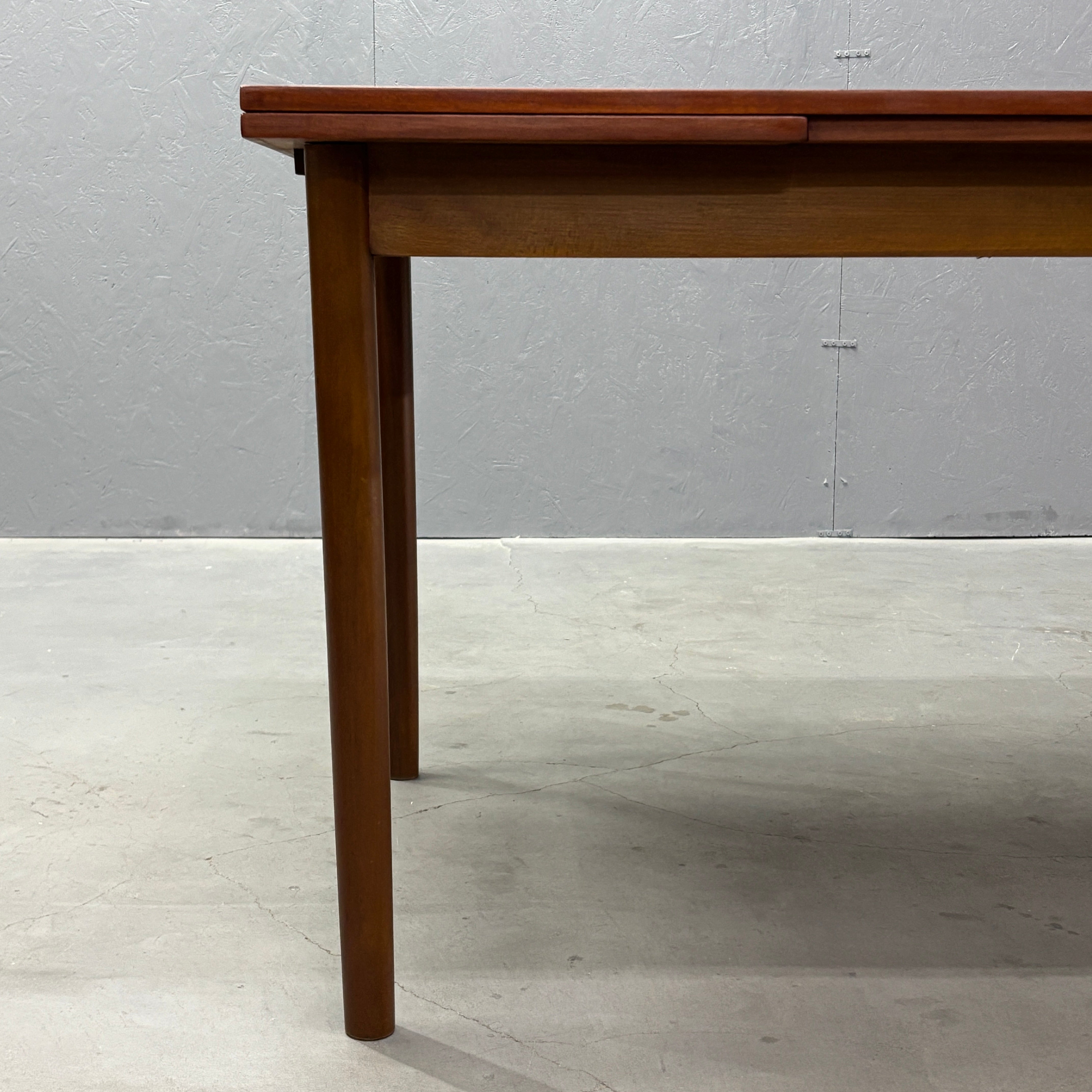 Danish Vintage / Draw-Leaf Dining Table デンマークヴィンテージ