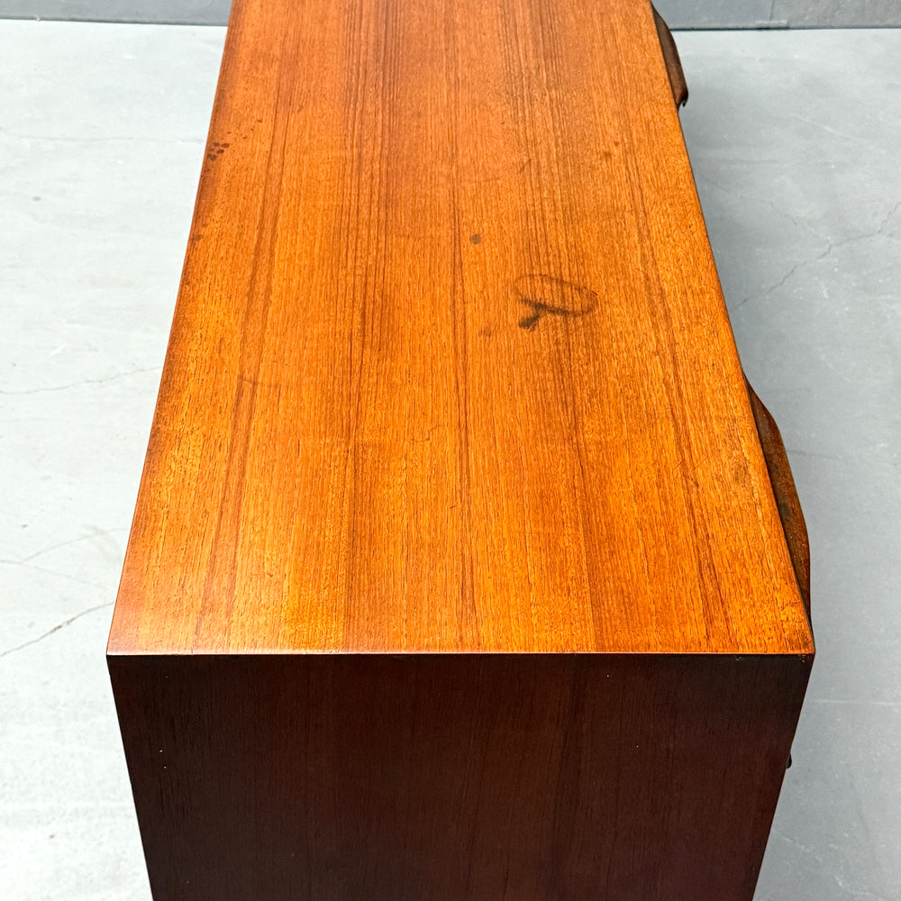 
                      
                        A.H.McINTOSH(マッキントッシュ) /  DUNVEGAN Sideboard (401)
                      
                    