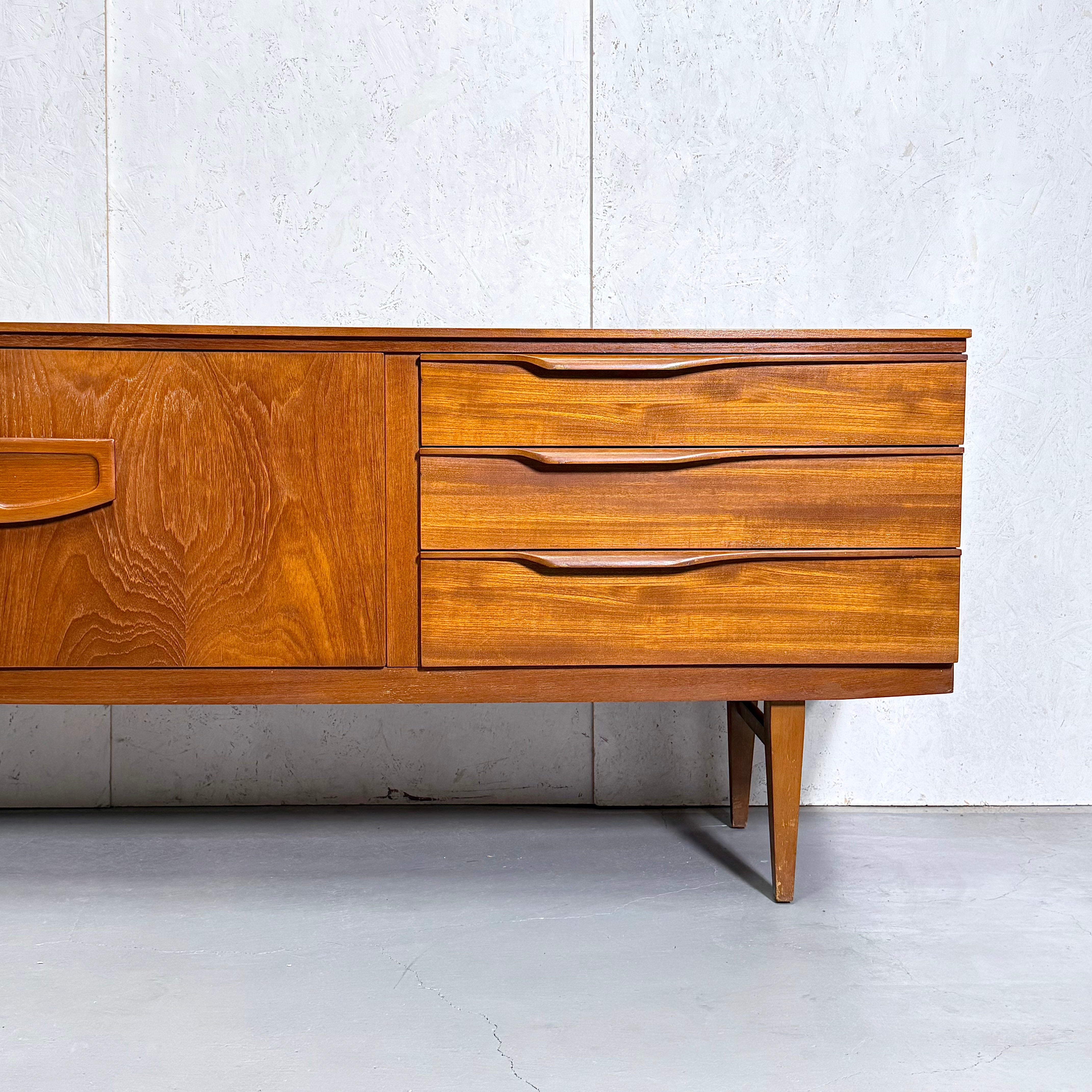 Beautility (ビューティリティ) / ヴィンテージ サイドボード (301