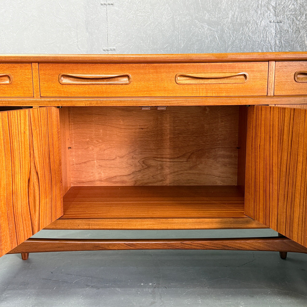 
                      
                        G-PLAN(ジープラン) / Fresco Sideboard フレスコ サイドボード (503)
                      
                    