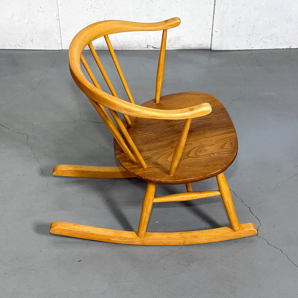 
                      
                        ERCOL(アーコール) COWHORN ROCKING CHAIR / カウホーン ロッキングチェア (301)
                      
                    