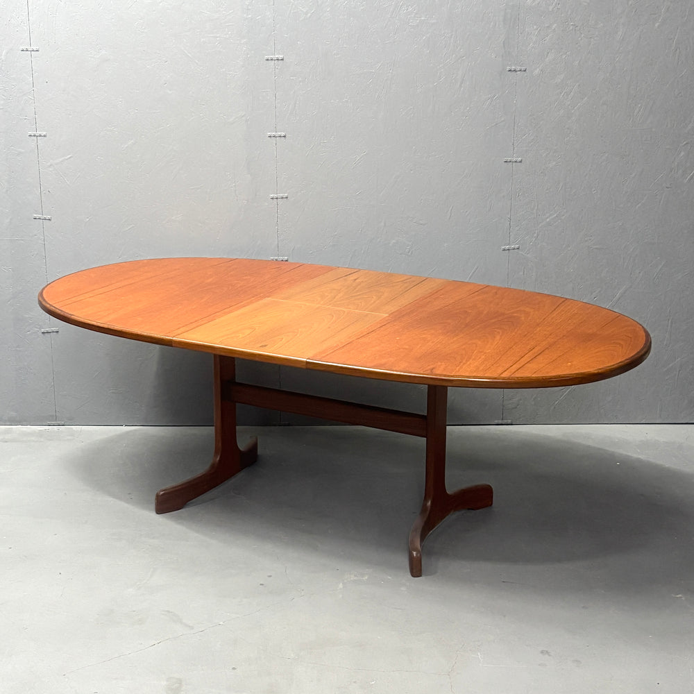 
                      
                        G-PLAN(ジープラン) / WHALE TAILE OVAL TABLE ホエールレッグ オーバルダイニングテーブル (301)
                      
                    
