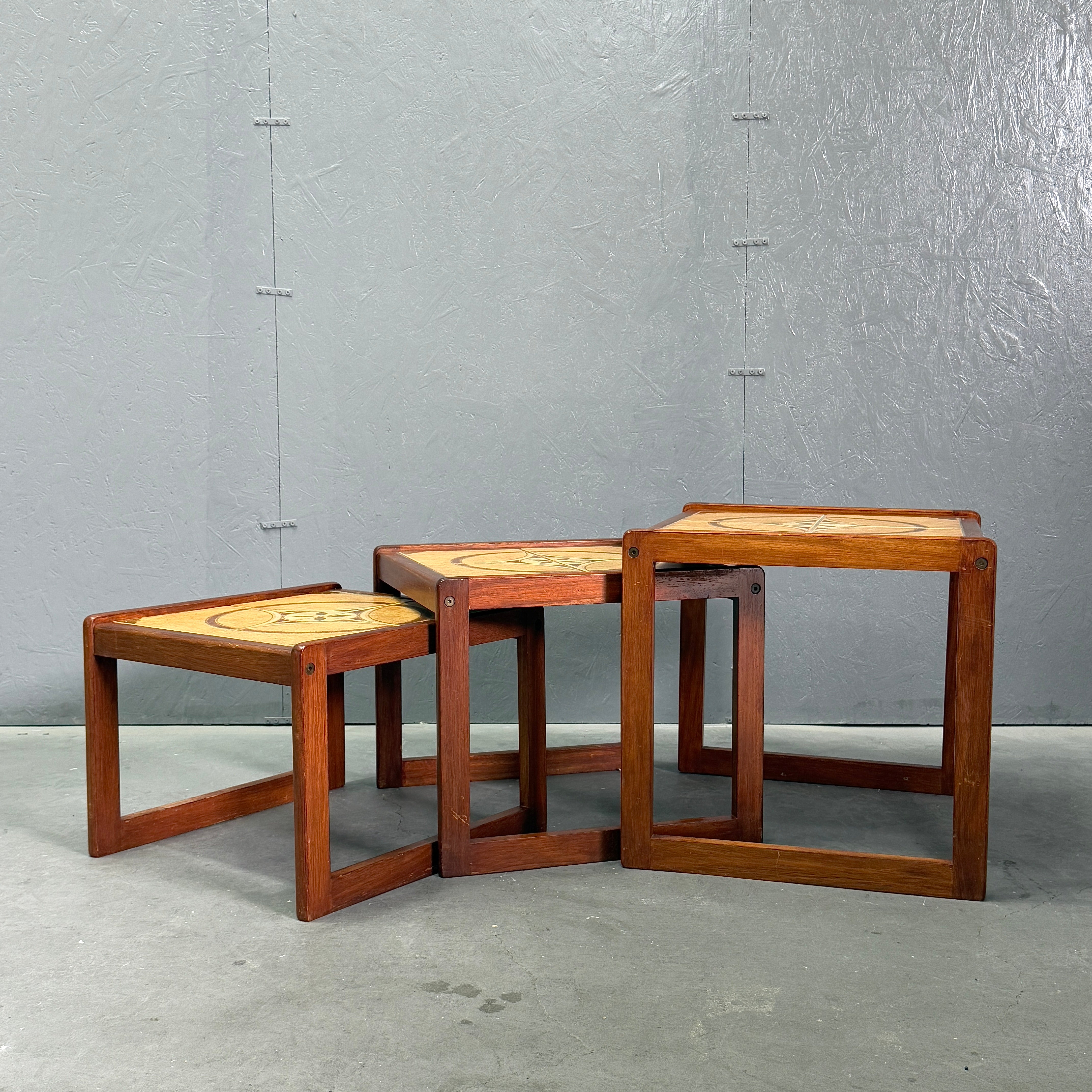 Vintage Teak Tile-Top Nest Table ヴィンテージ タイルトップ ネスト