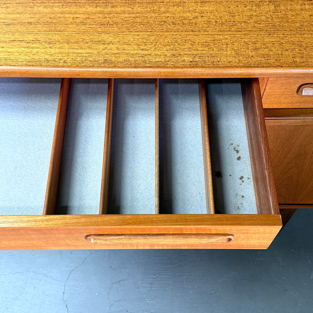 
                      
                        G-PLAN(ジープラン) / Fresco Sideboard フレスコ サイドボード (503)
                      
                    