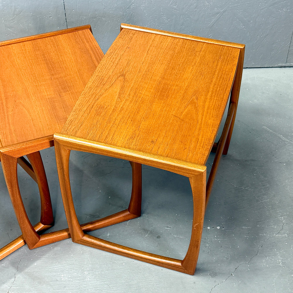 
                      
                        Teak Nest of Tables チーク ネストテーブル
                      
                    