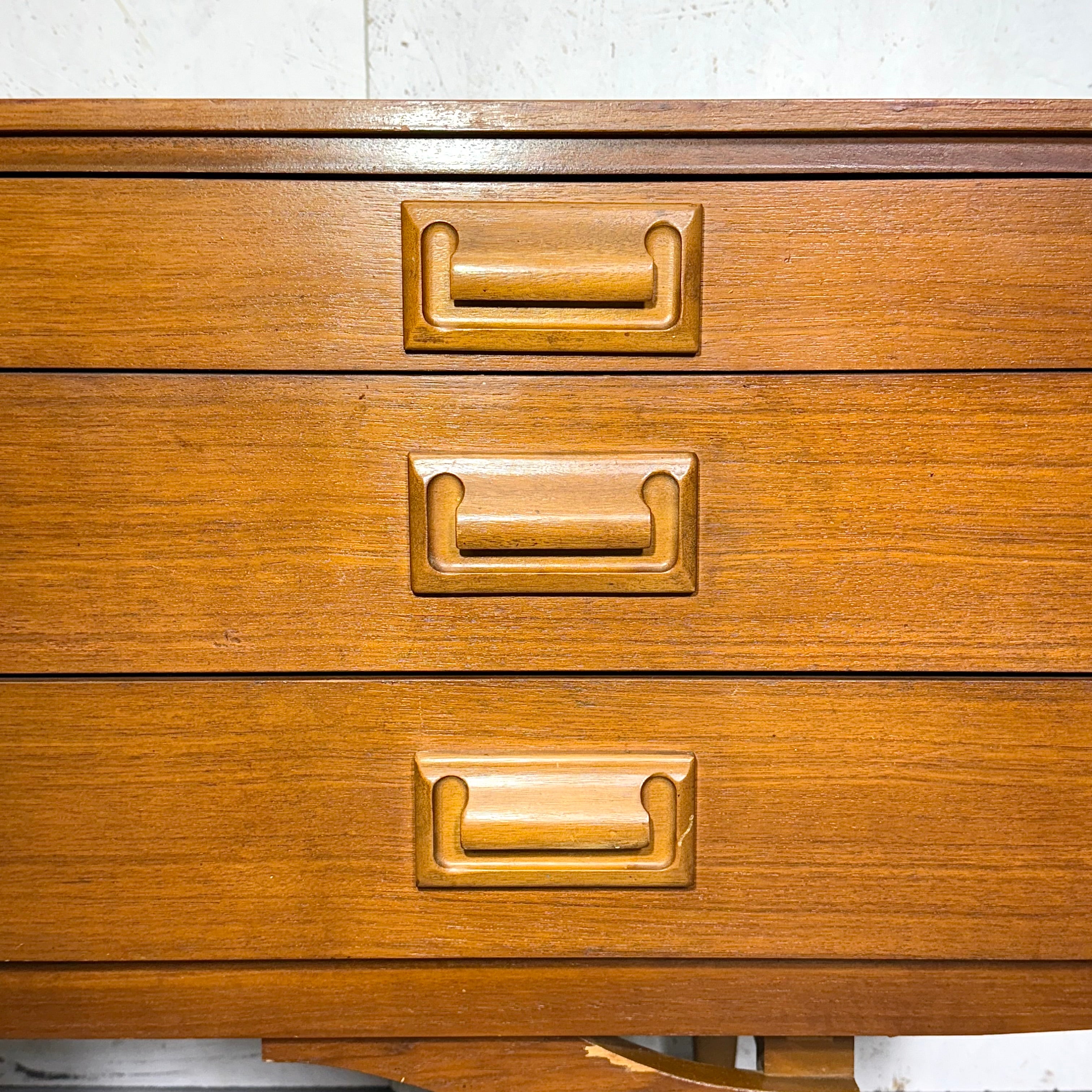 Beautility (ビューティリティ) / ヴィンテージ サイドボード (302