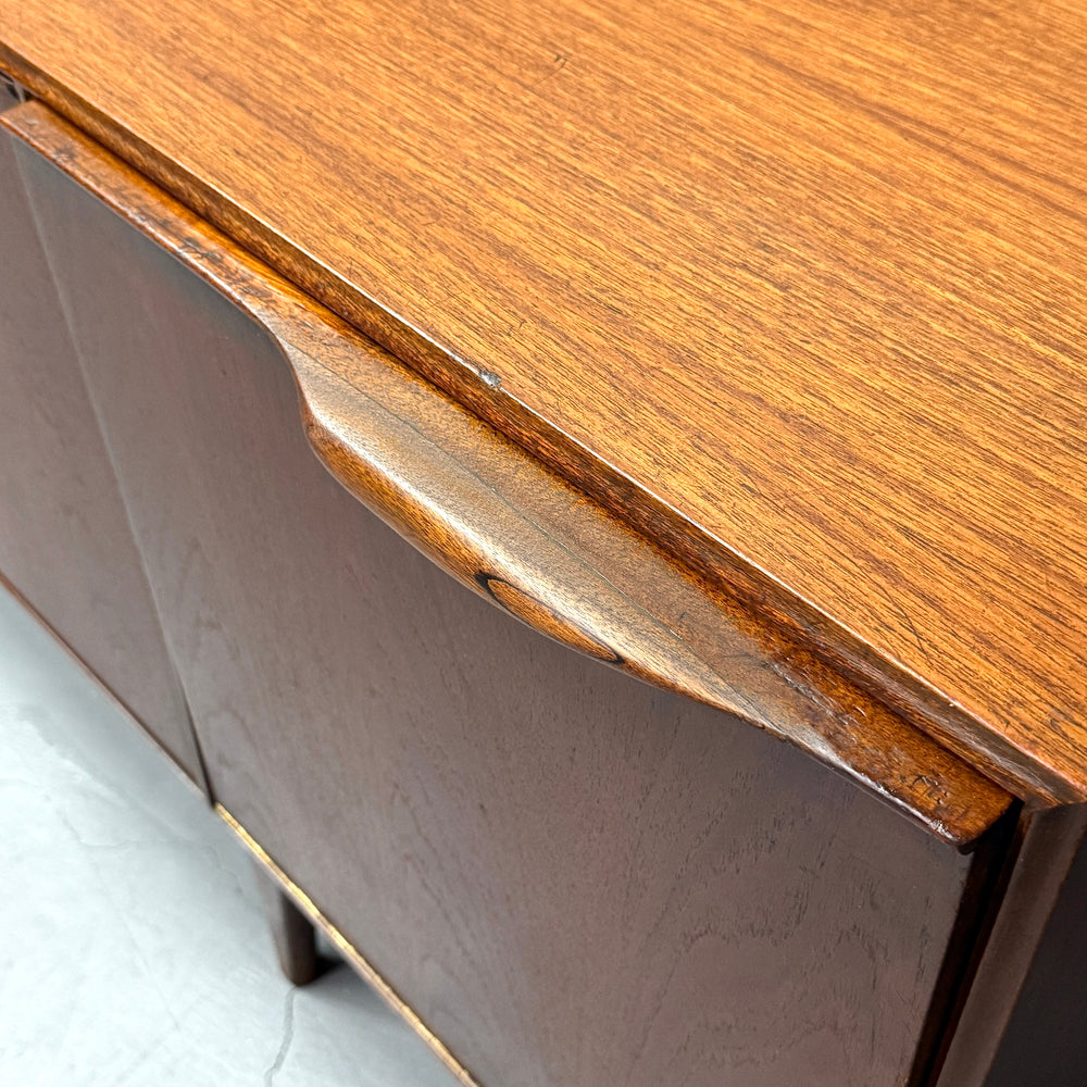
                      
                        A.H.McINTOSH(マッキントッシュ) /  DUNVEGAN Sideboard (401)
                      
                    