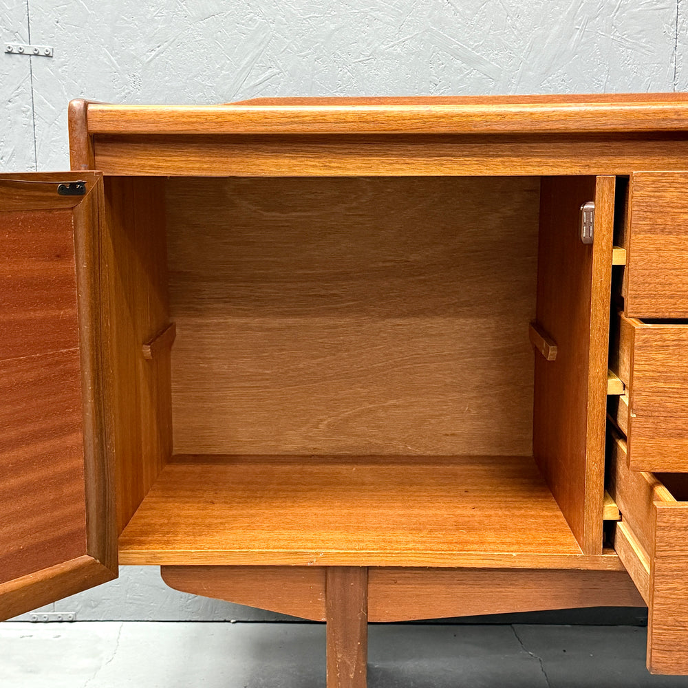 
                      
                        William Lawrence (ウィリアム・ローレンス) / Vintage SIDEBOARD ヴィンテージ サイドボード
                      
                    
