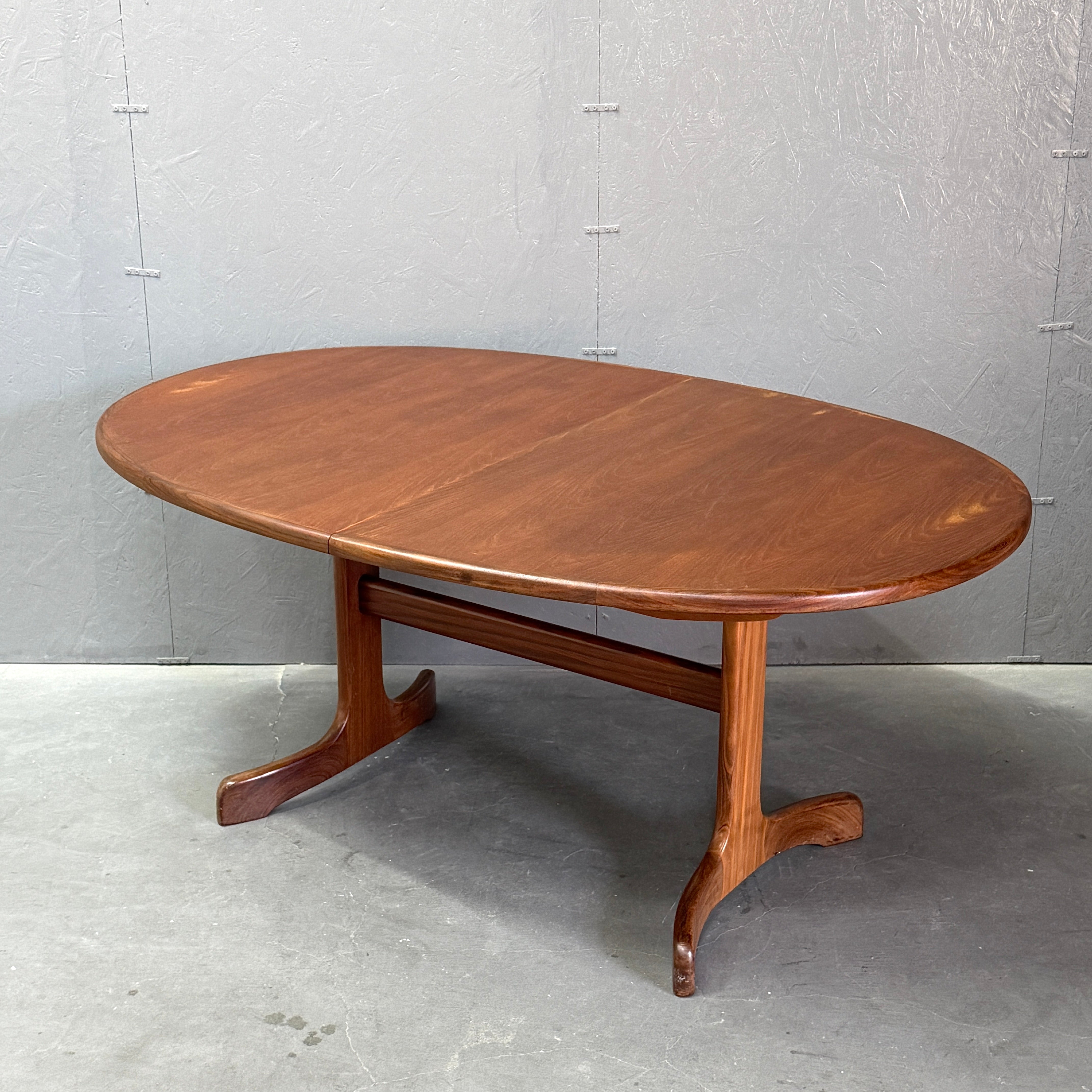 G-PLAN(ジープラン) /ホエール オーバルダイニングテーブル (401) G-PLAN(ジープラン) / WHALE TAILE OVAL TABLE ホエールレッグ