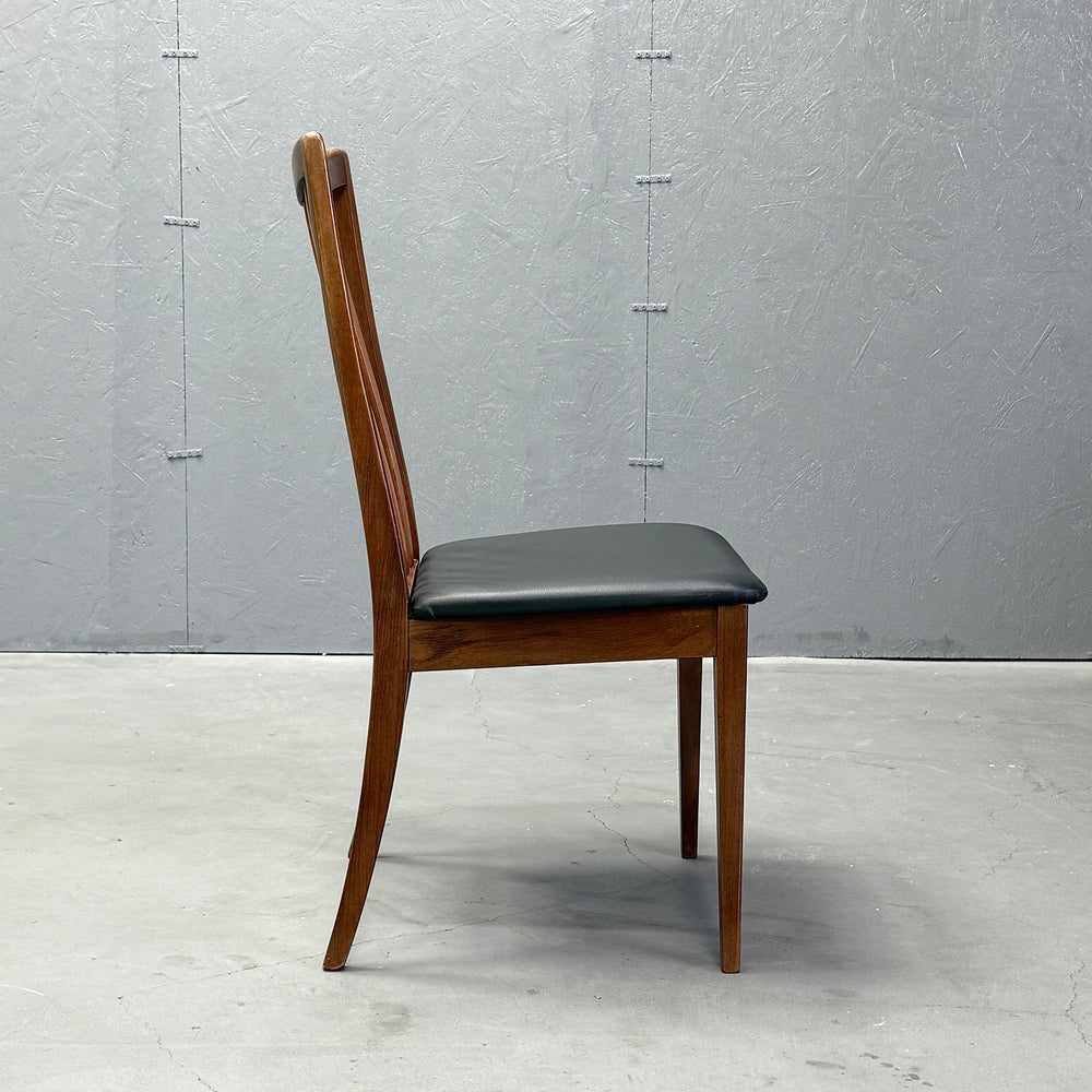 
                      
                        G-PLAN(ジープラン) / DINING CHAIR スラットバックチェア (402)
                      
                    