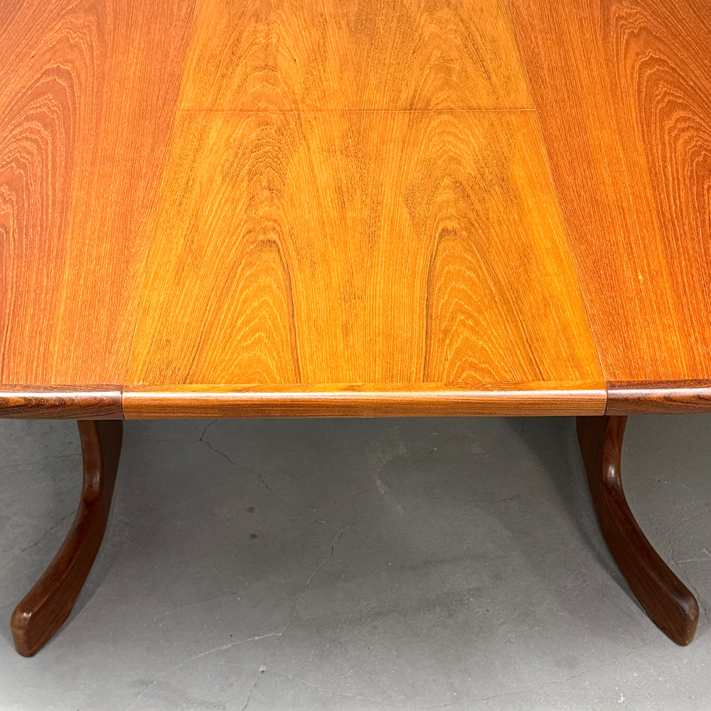 
                      
                        G-PLAN(ジープラン) / WHALE TAILE OVAL TABLE ホエールレッグ オーバルダイニングテーブル (401)
                      
                    
