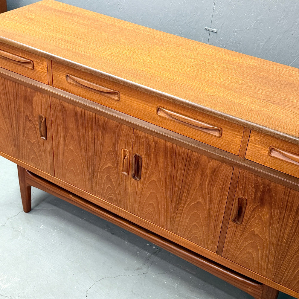 
                      
                        G-PLAN(ジープラン) / Fresco Sideboard フレスコ サイドボード (504)
                      
                    